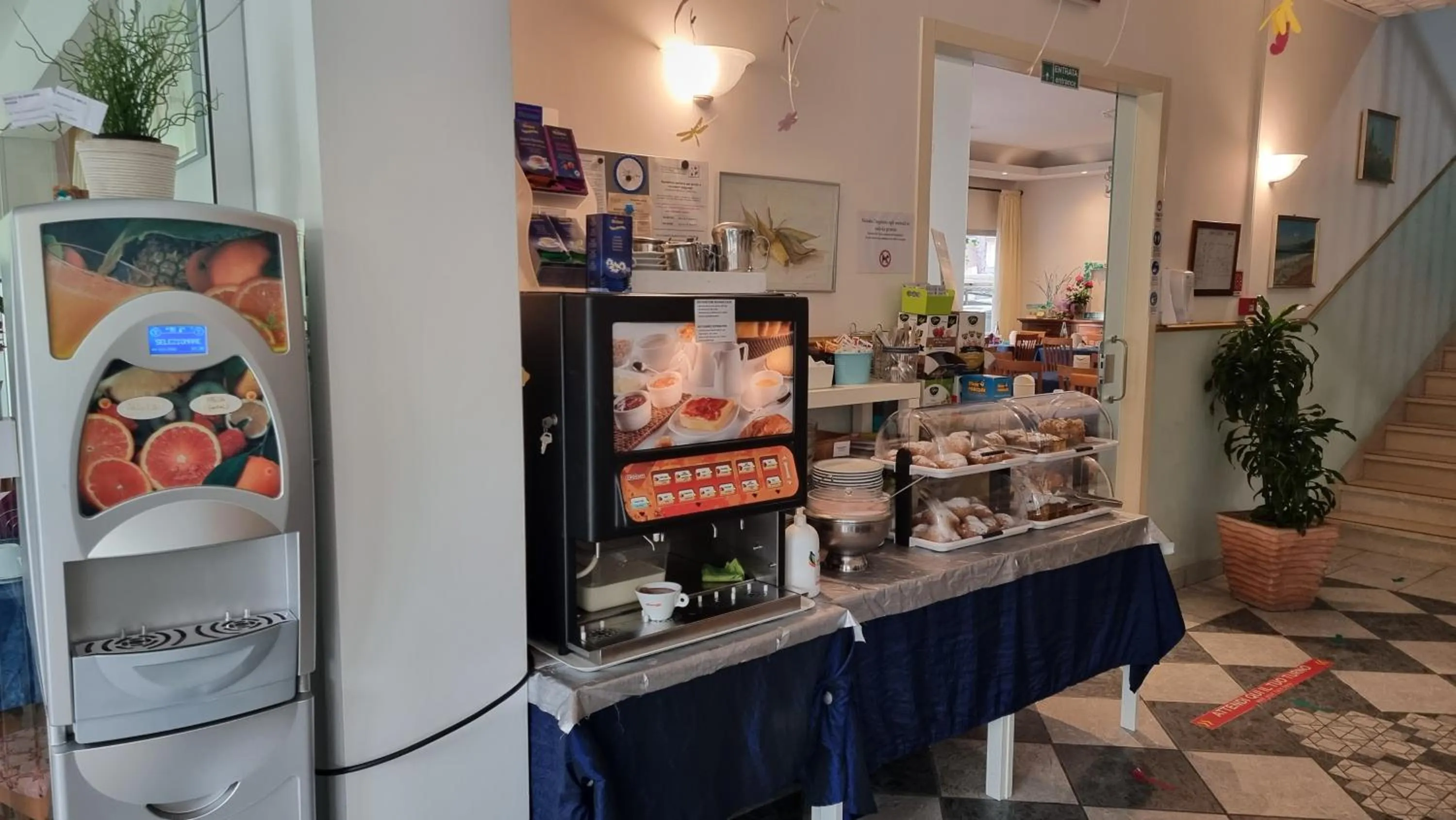 Restaurant/places to eat in Hotel Costanza