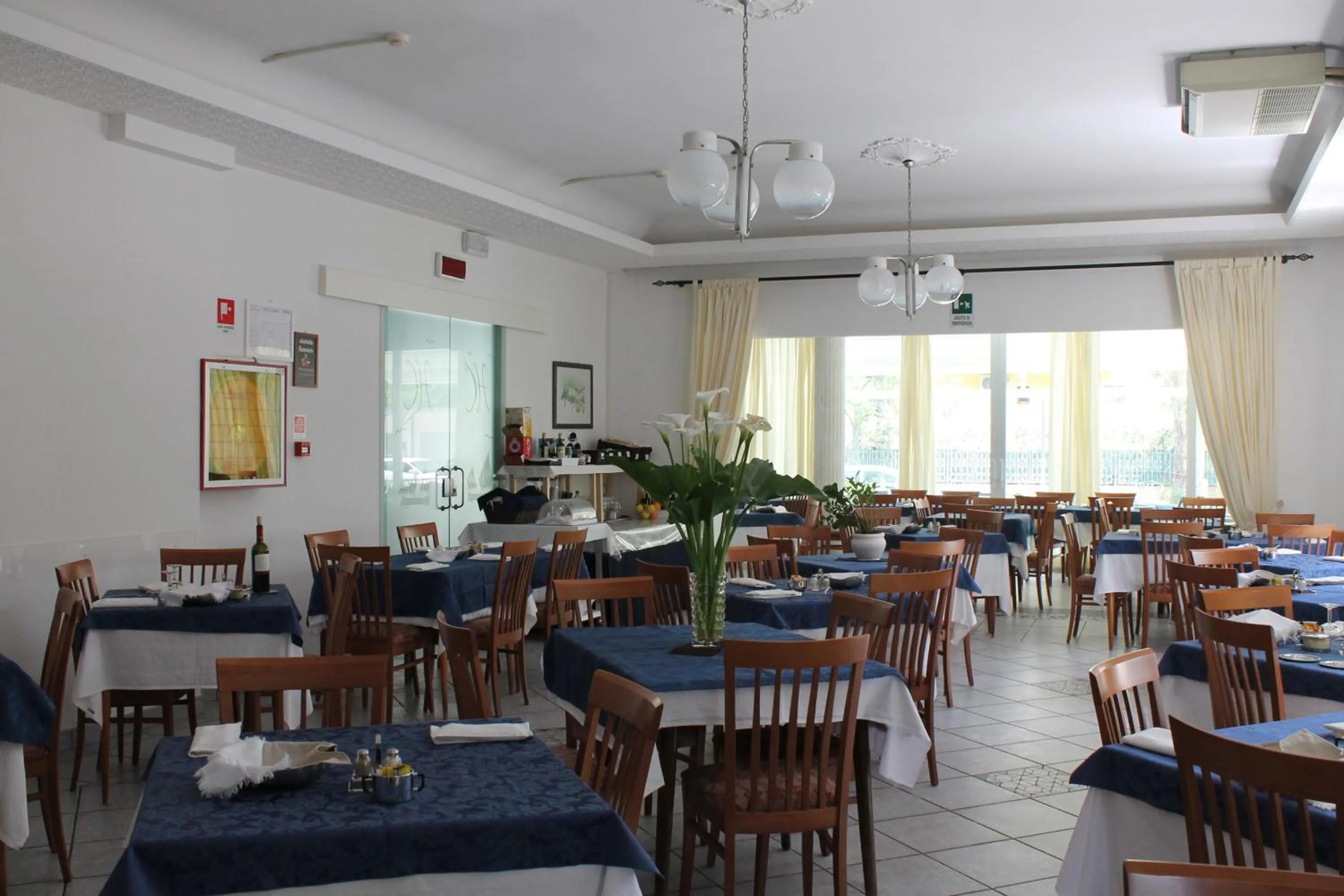 Restaurant/places to eat in Hotel Costanza