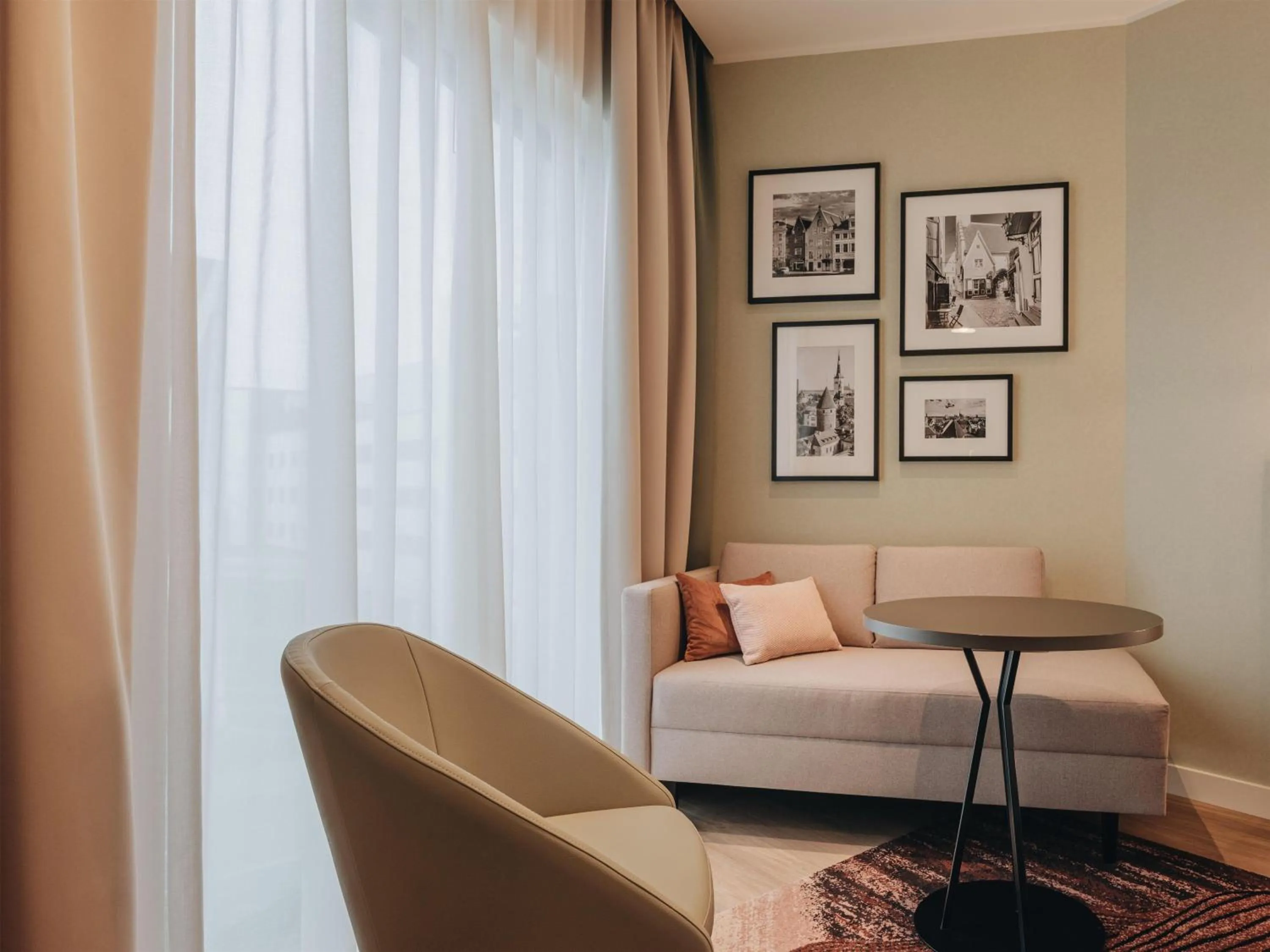 Seating area in Hyatt Place Tallinn