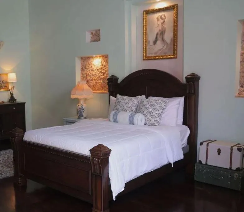 Standard Queen Room in Casa Lucienne