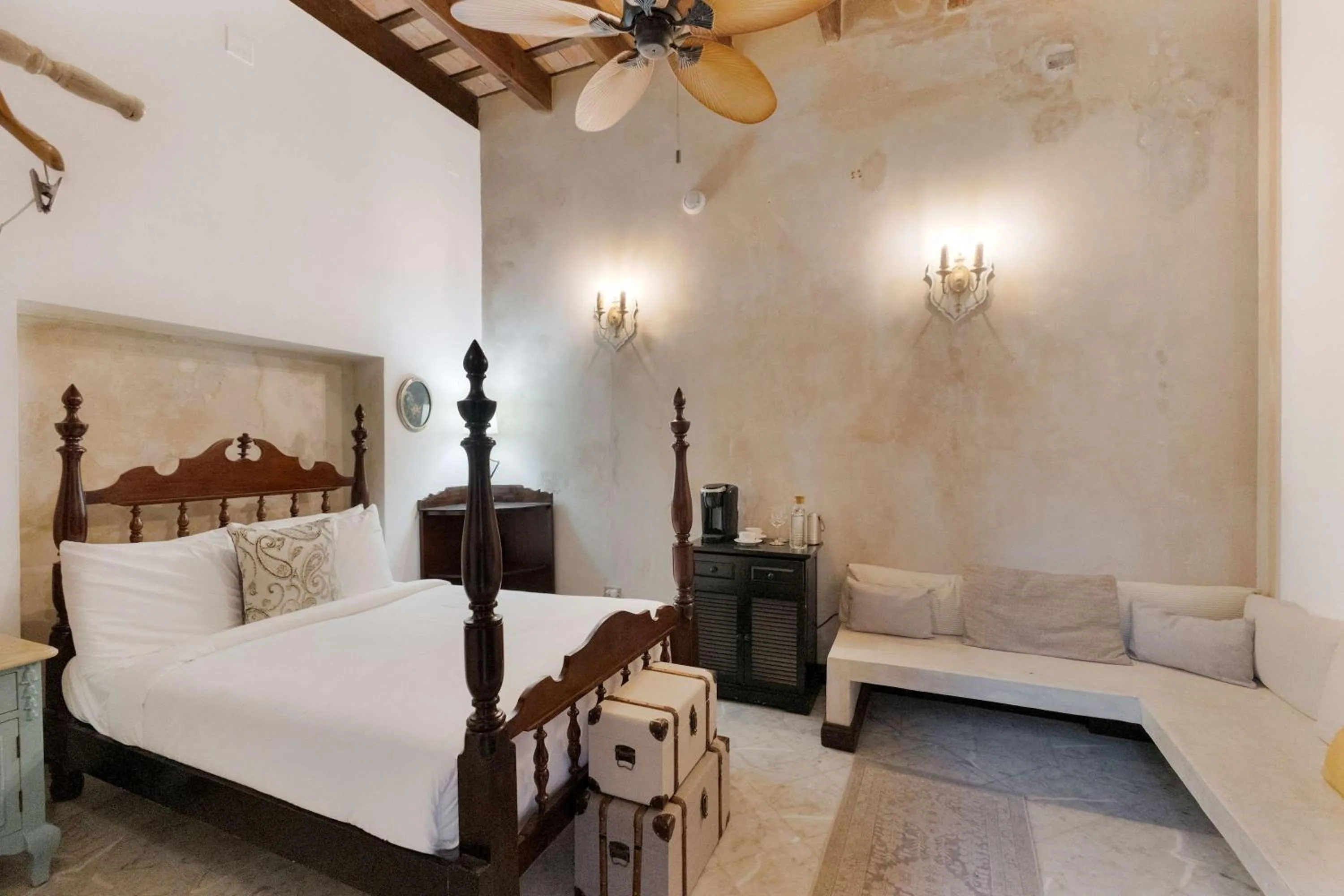 Double Room with Private Bathroom in Casa Lucienne