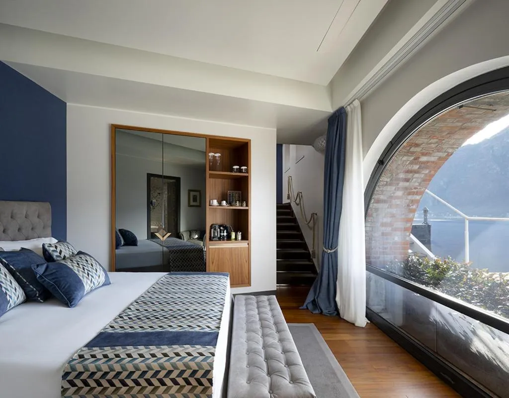 Bed in Villa Lario Resort Mandello