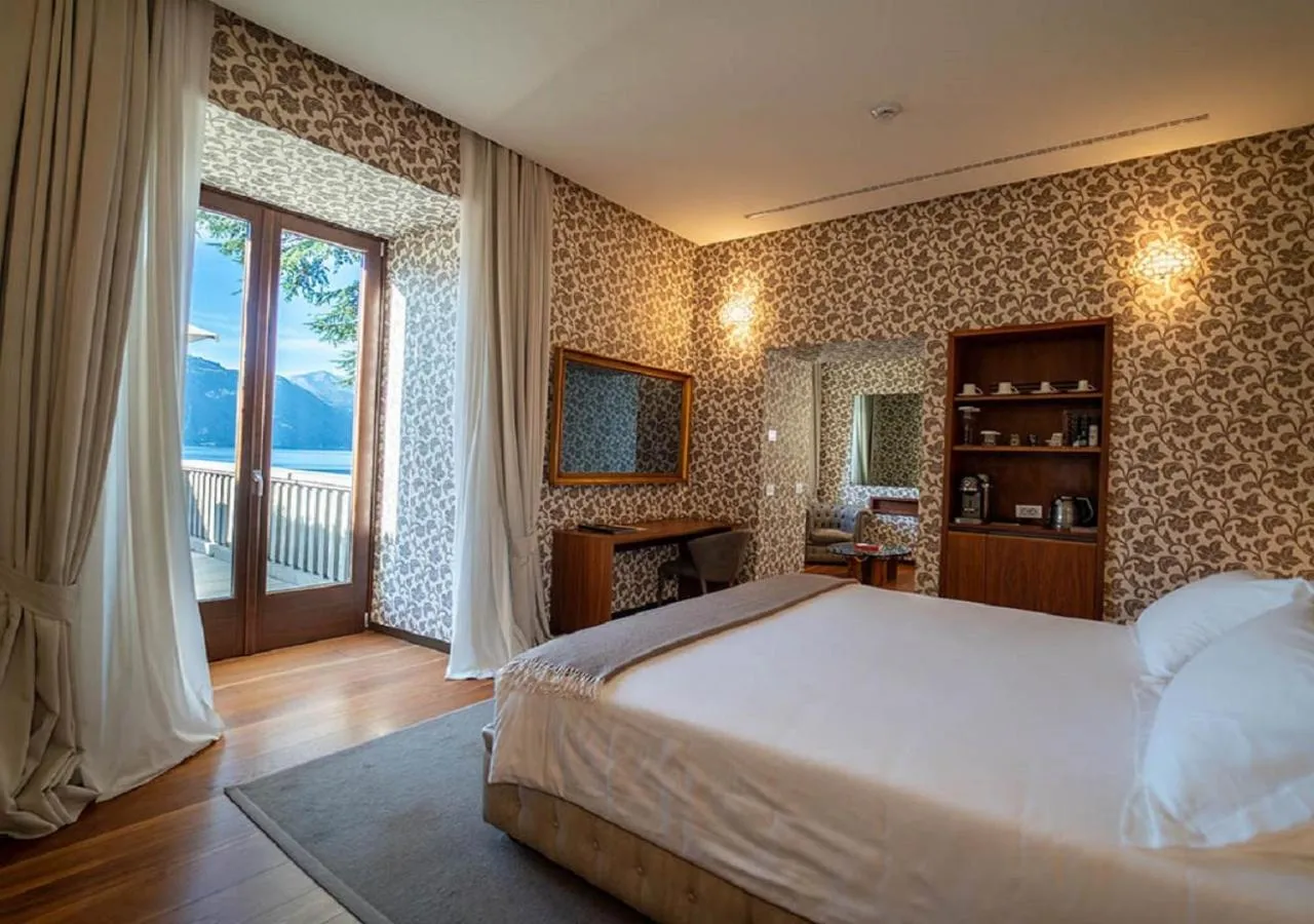 Photo of the whole room, Bed in Villa Lario Resort Mandello