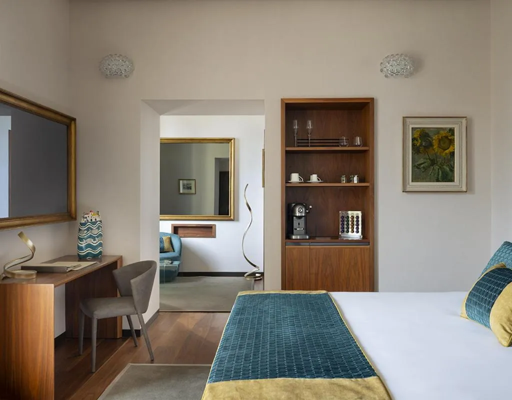 Bed in Villa Lario Resort Mandello