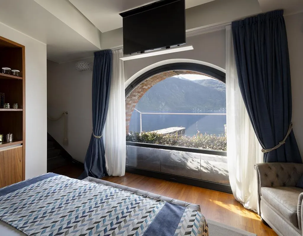 Bed in Villa Lario Resort Mandello