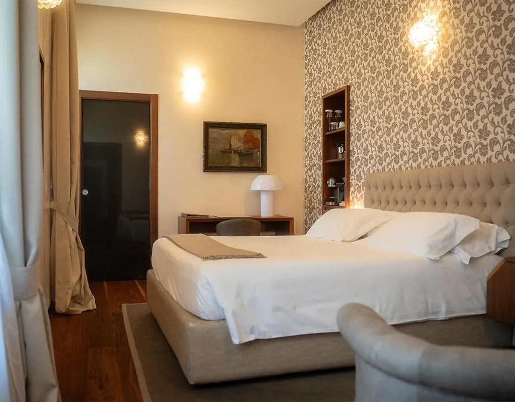Photo of the whole room, Bed in Villa Lario Resort Mandello