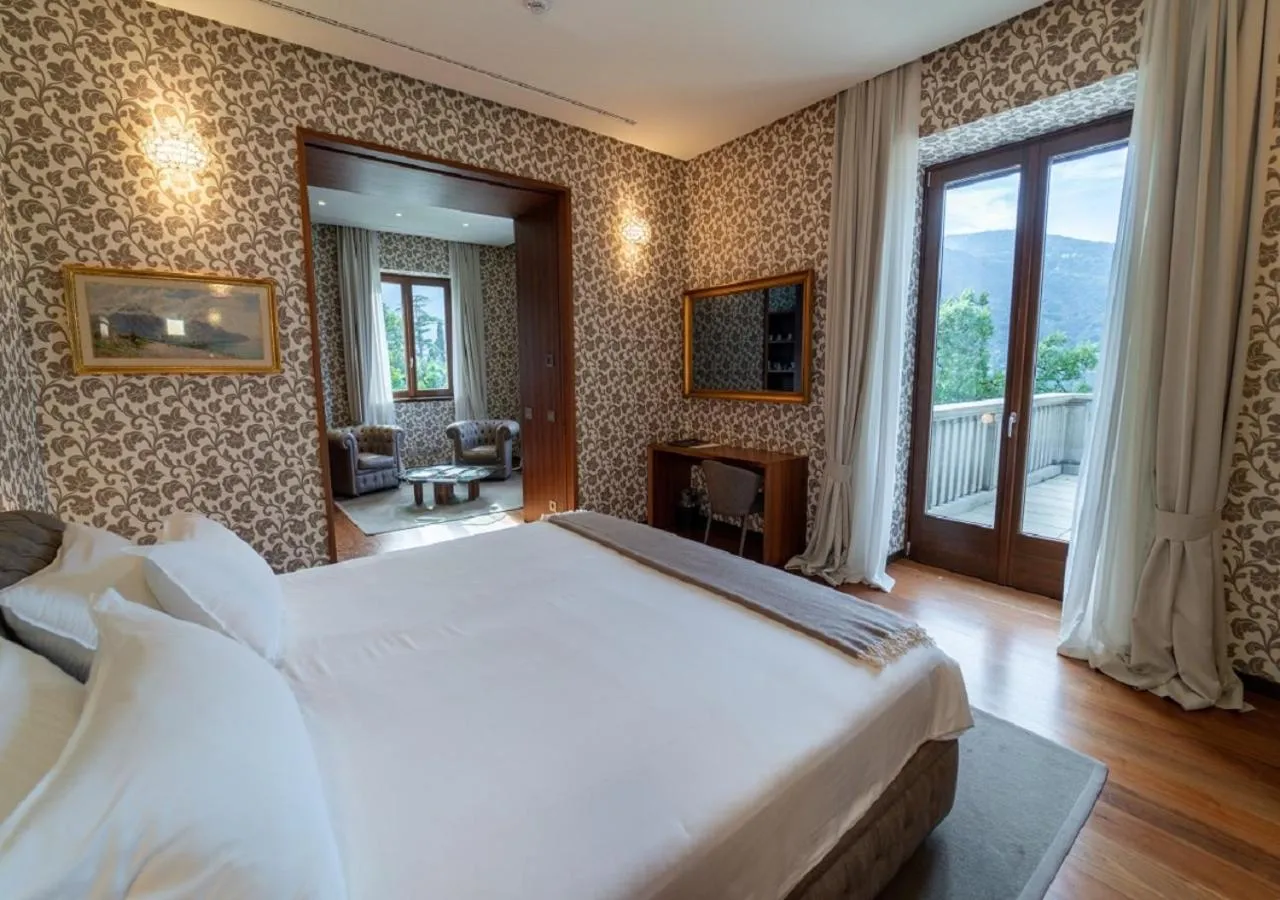 Photo of the whole room, Bed in Villa Lario Resort Mandello