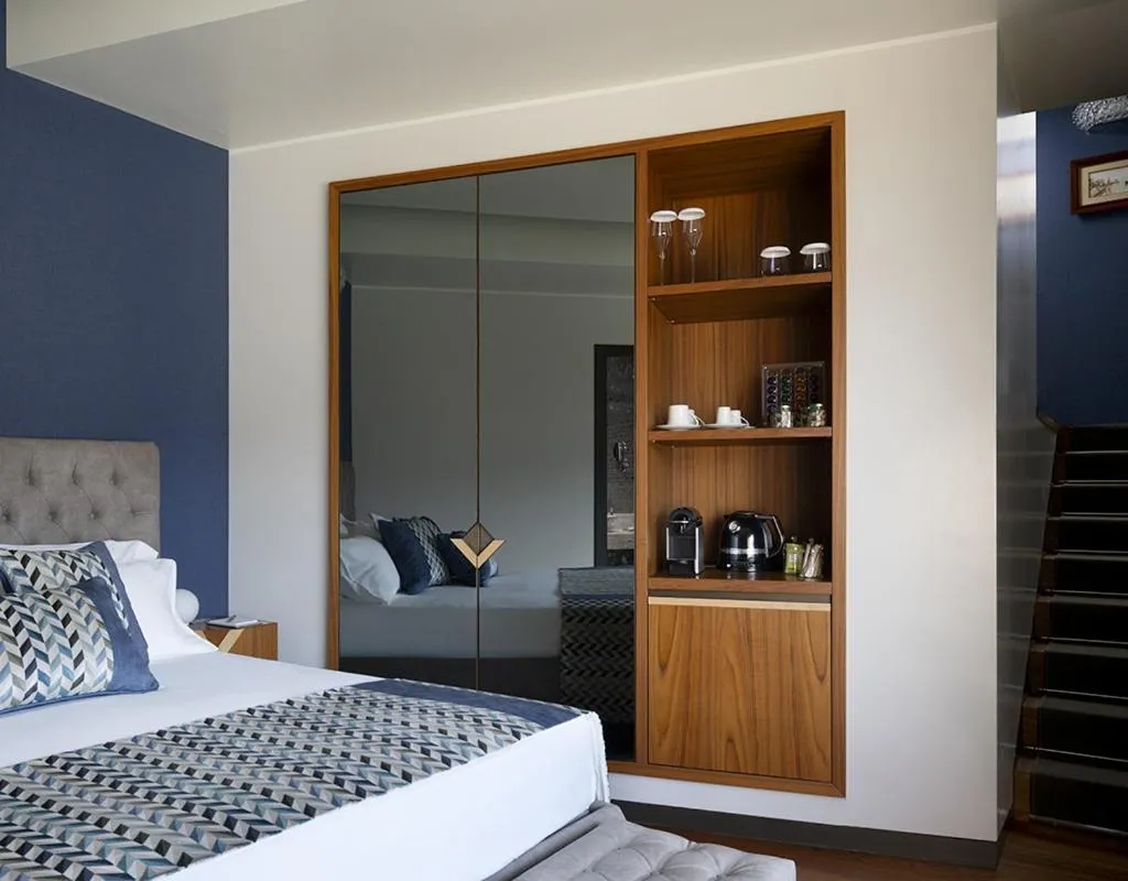 Bed in Villa Lario Resort Mandello