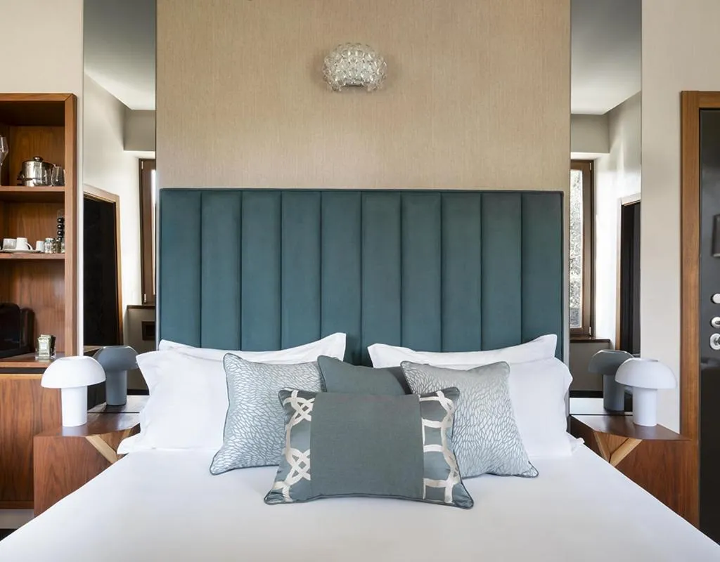 Bed in Villa Lario Resort Mandello