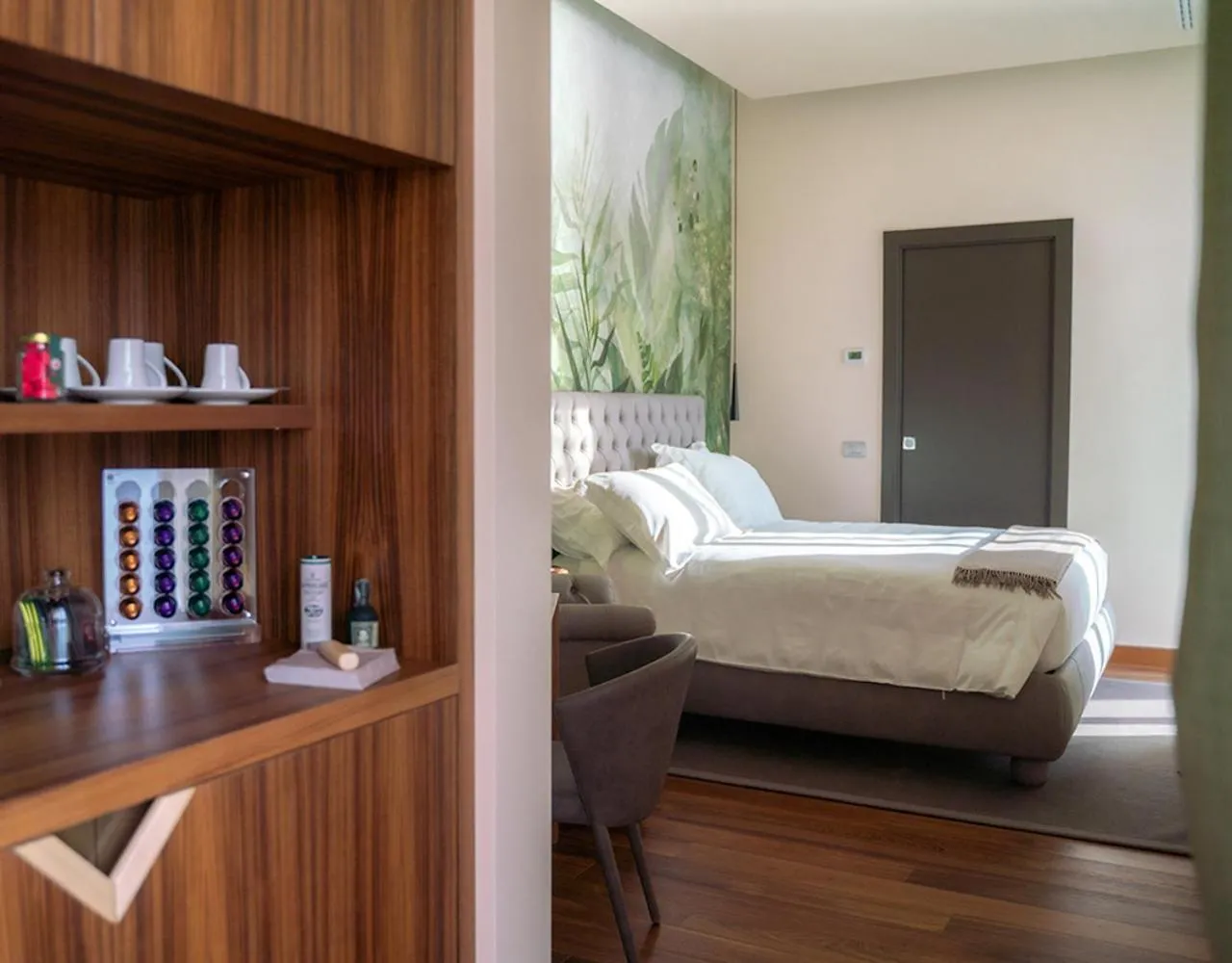 Photo of the whole room, Bed in Villa Lario Resort Mandello