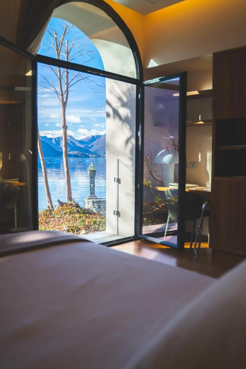 Bed in Villa Lario Resort Mandello