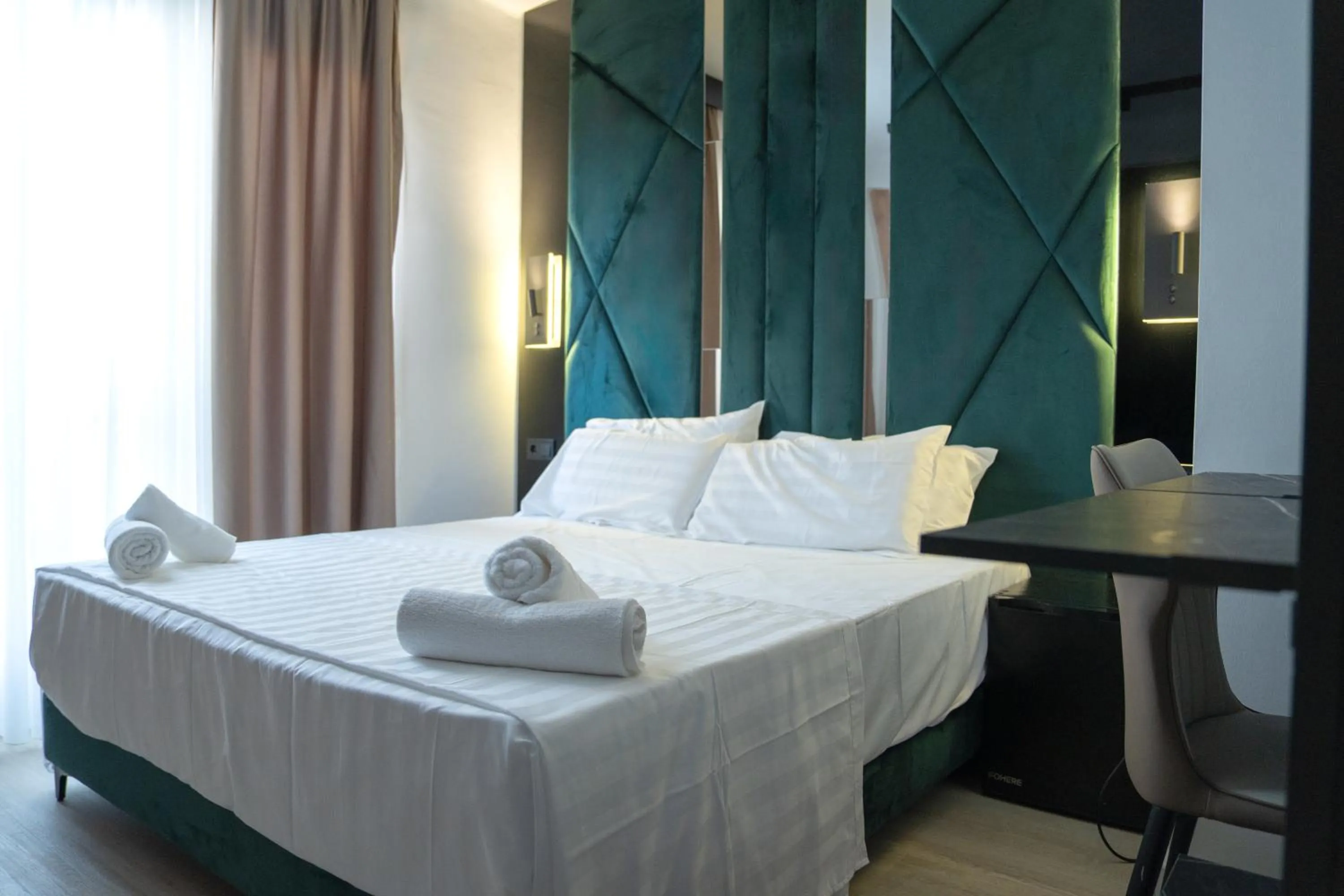 Bedroom, Bed in Hotel Mefolinkel Suits