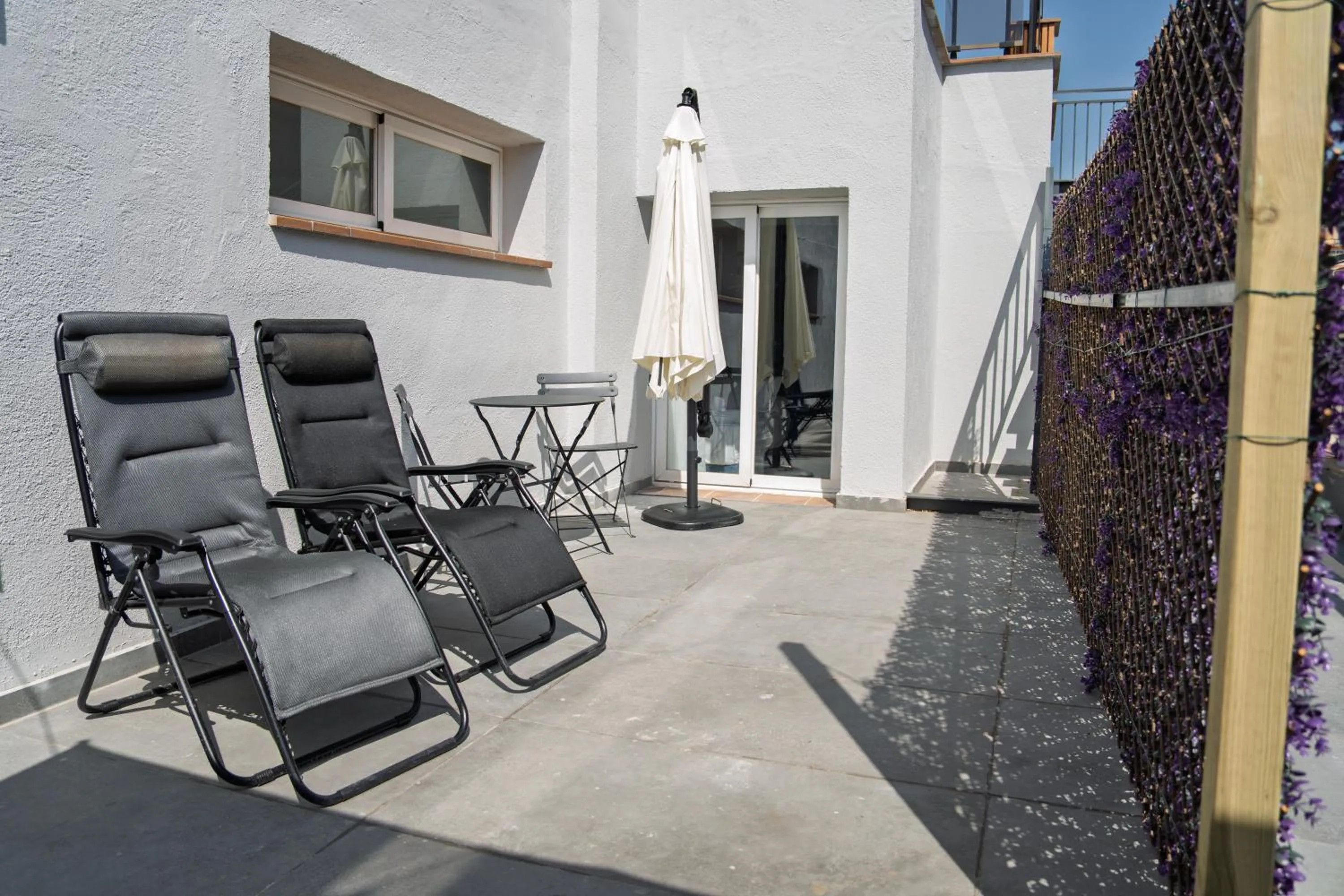 Patio in Hotel Mefolinkel Suits