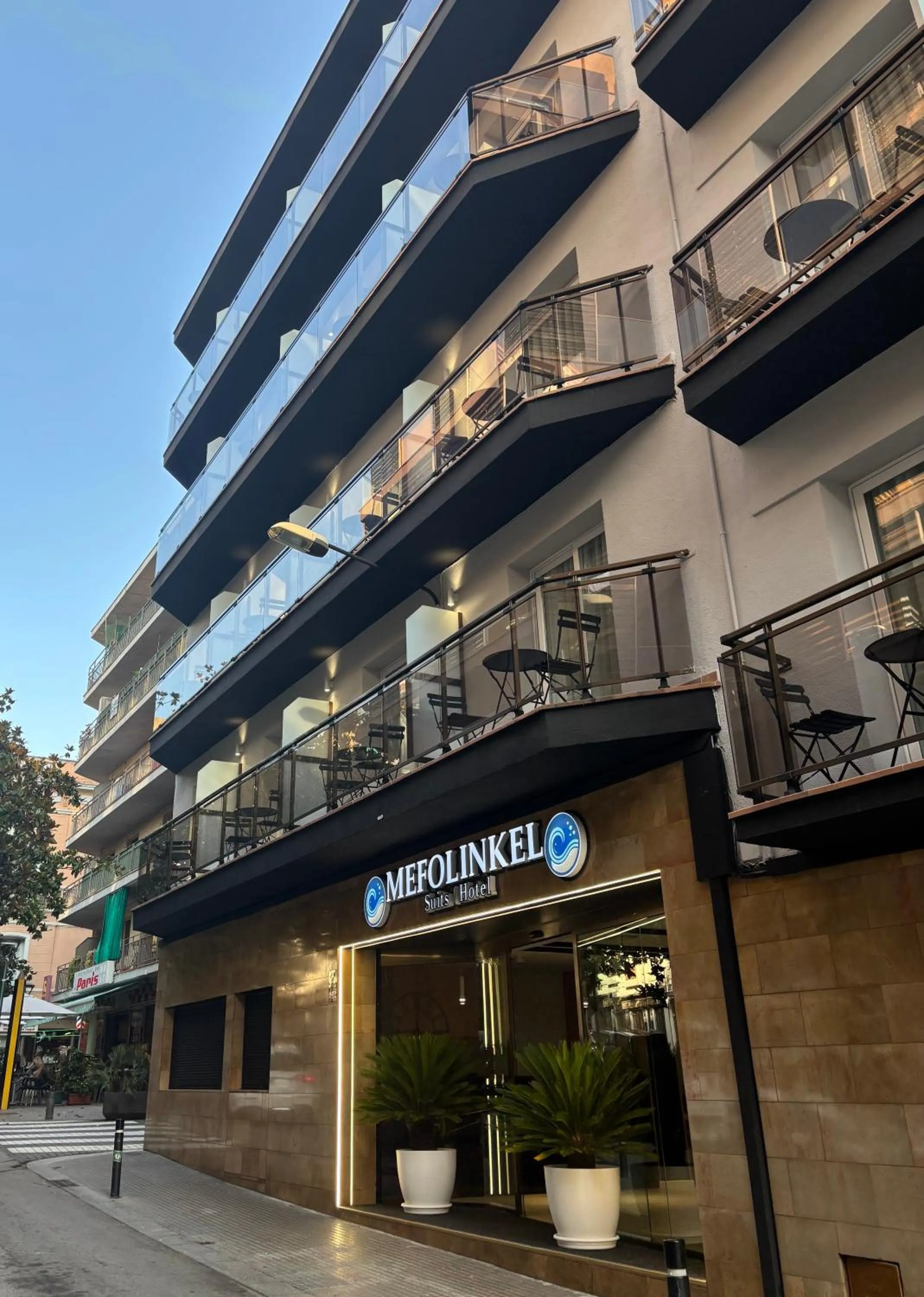 Property building in Hotel Mefolinkel Suits