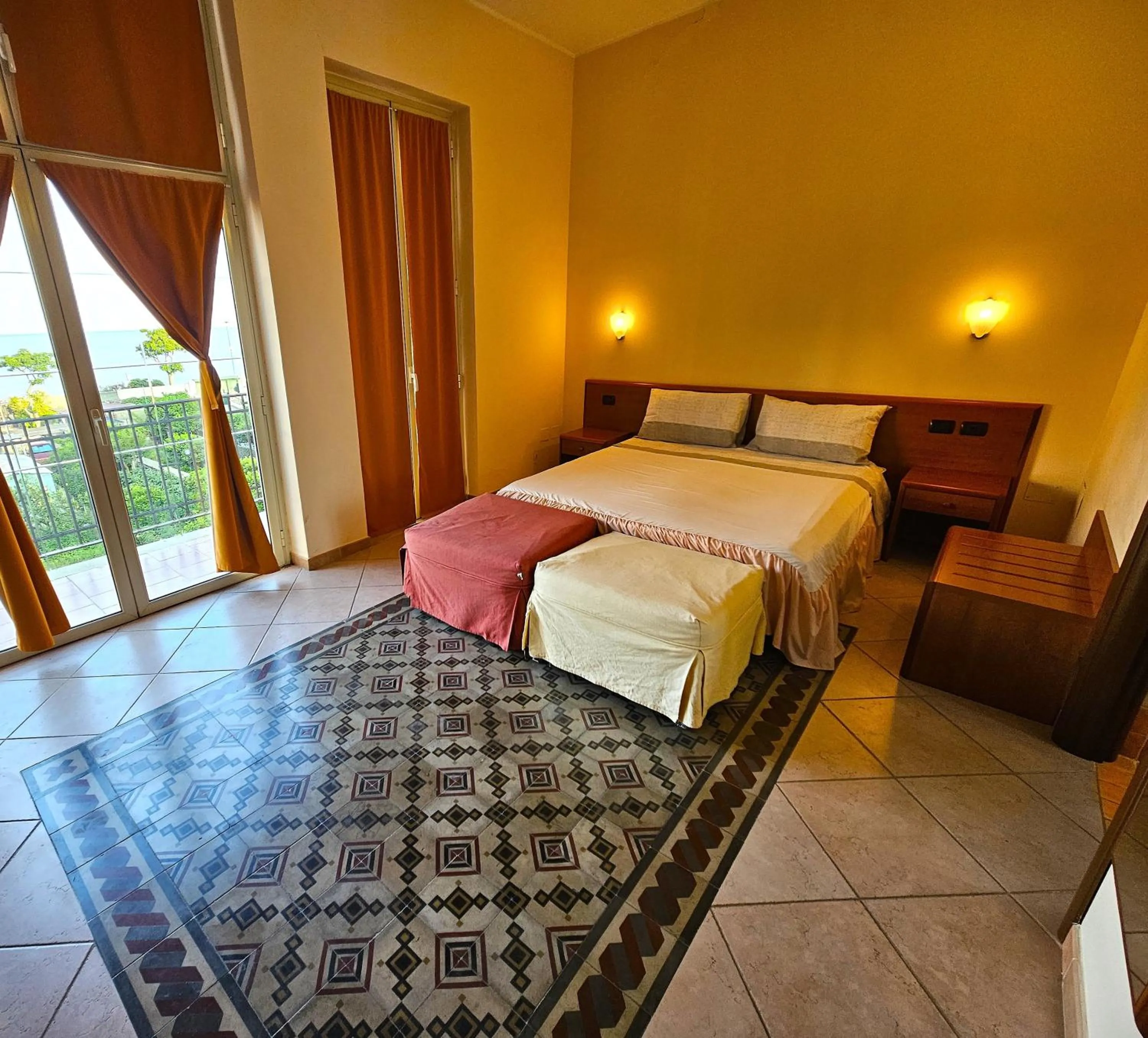 Photo of the whole room in GR B&B