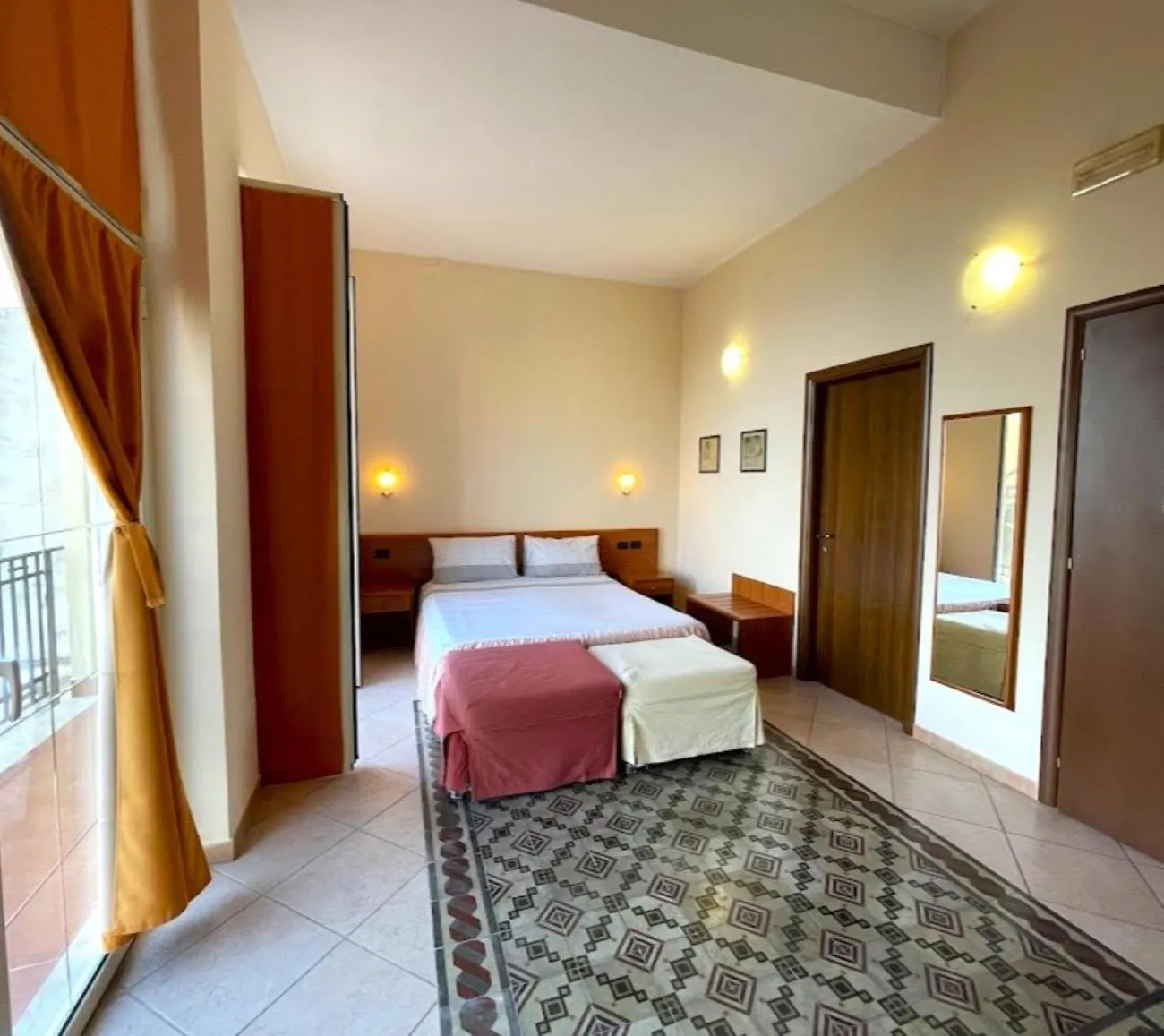 Photo of the whole room in GR B&B