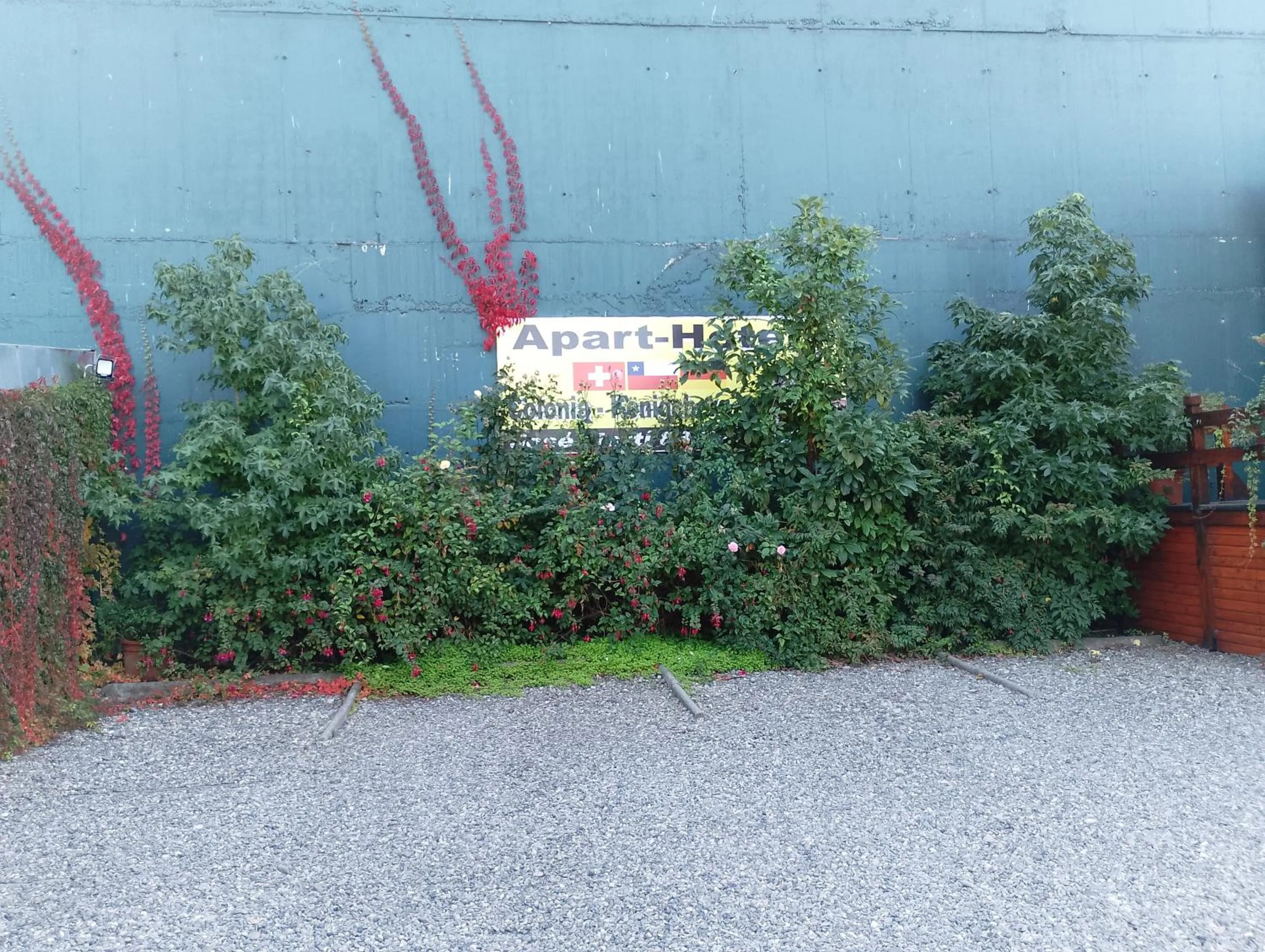 Garden view in Apart-Hotel Colonia-Königsberg UBICADO COSTADO TERMINAL BUSES, RÍO CALLE CALLE CARABINEROS DEPARTAMENTOS COMPLETOS CON AIRE ACONDICIONADO Y ESTACIONAMIENTO