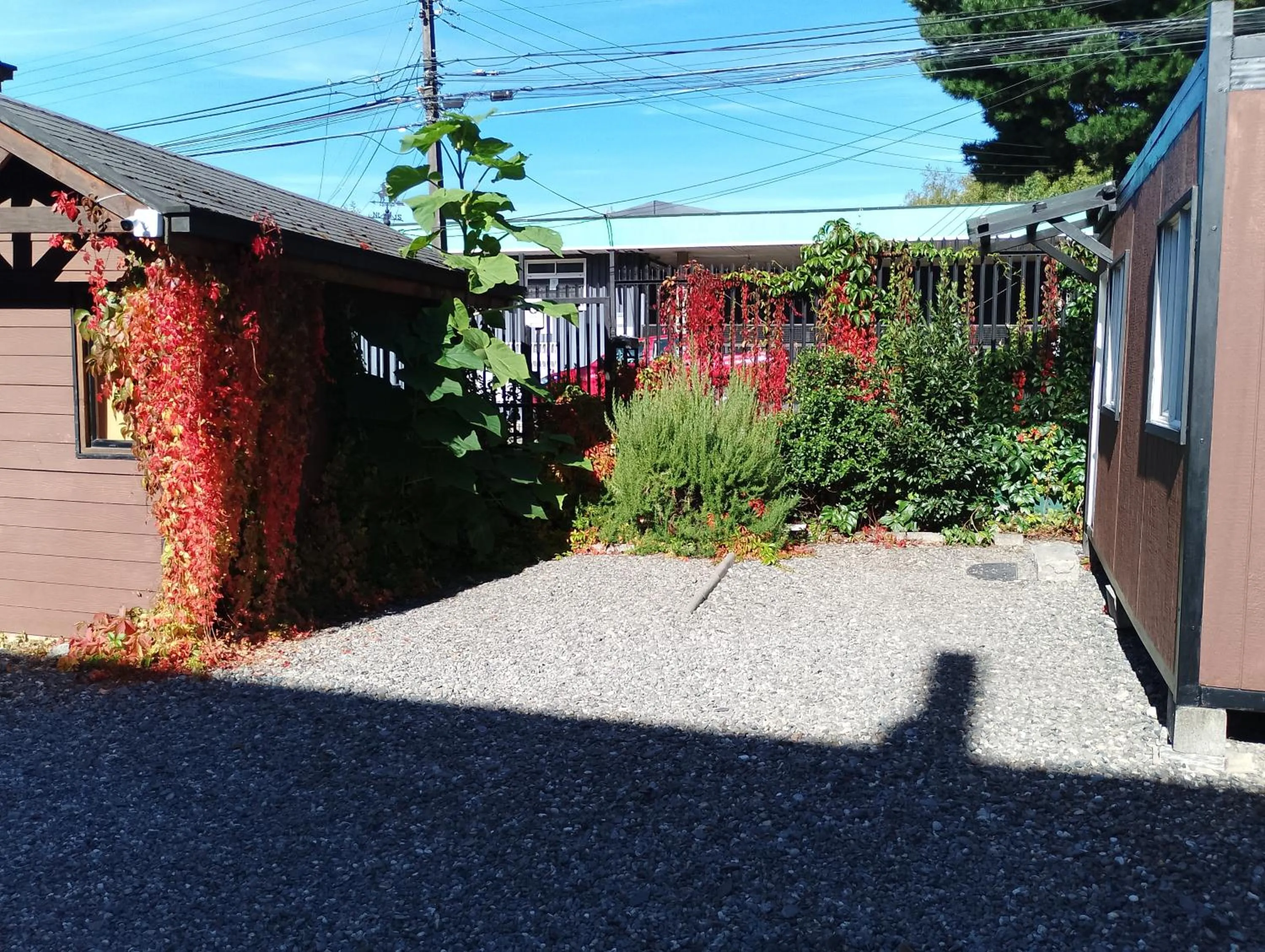 Parking in Apart-Hotel Colonia-Königsberg UBICADO COSTADO TERMINAL BUSES, RÍO CALLE CALLE CARABINEROS DEPARTAMENTOS COMPLETOS CON AIRE ACONDICIONADO Y ESTACIONAMIENTO