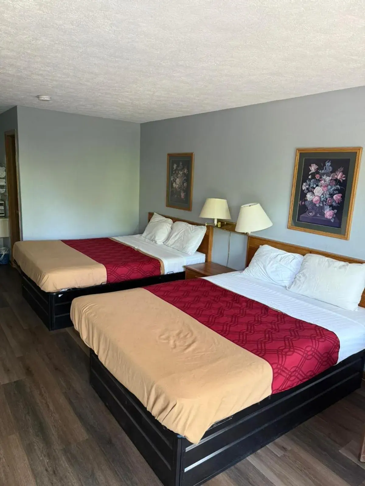 Double Room in Lakeview Inn Double Room in Lakeview Inn