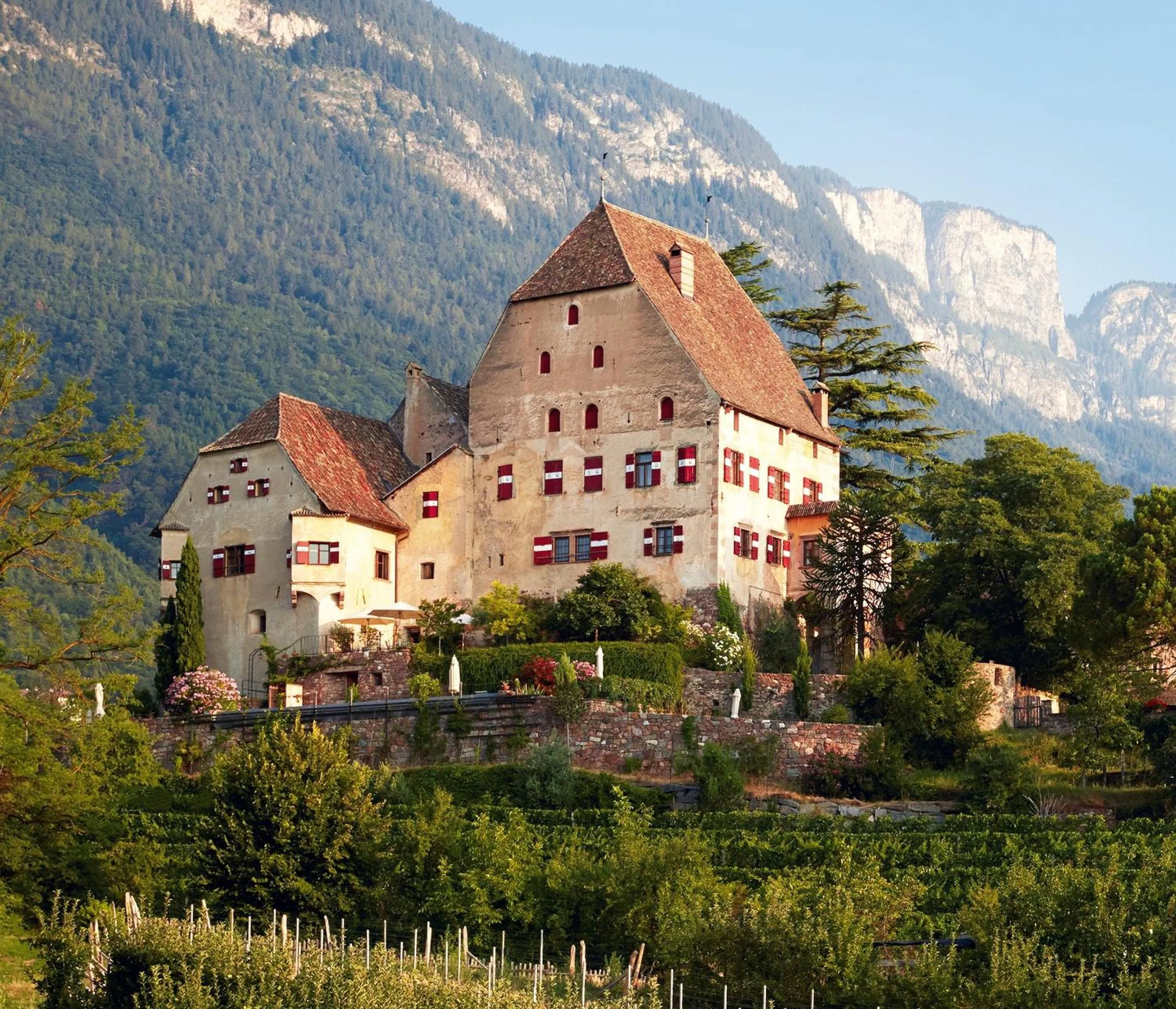 Property building in Schloss Englar