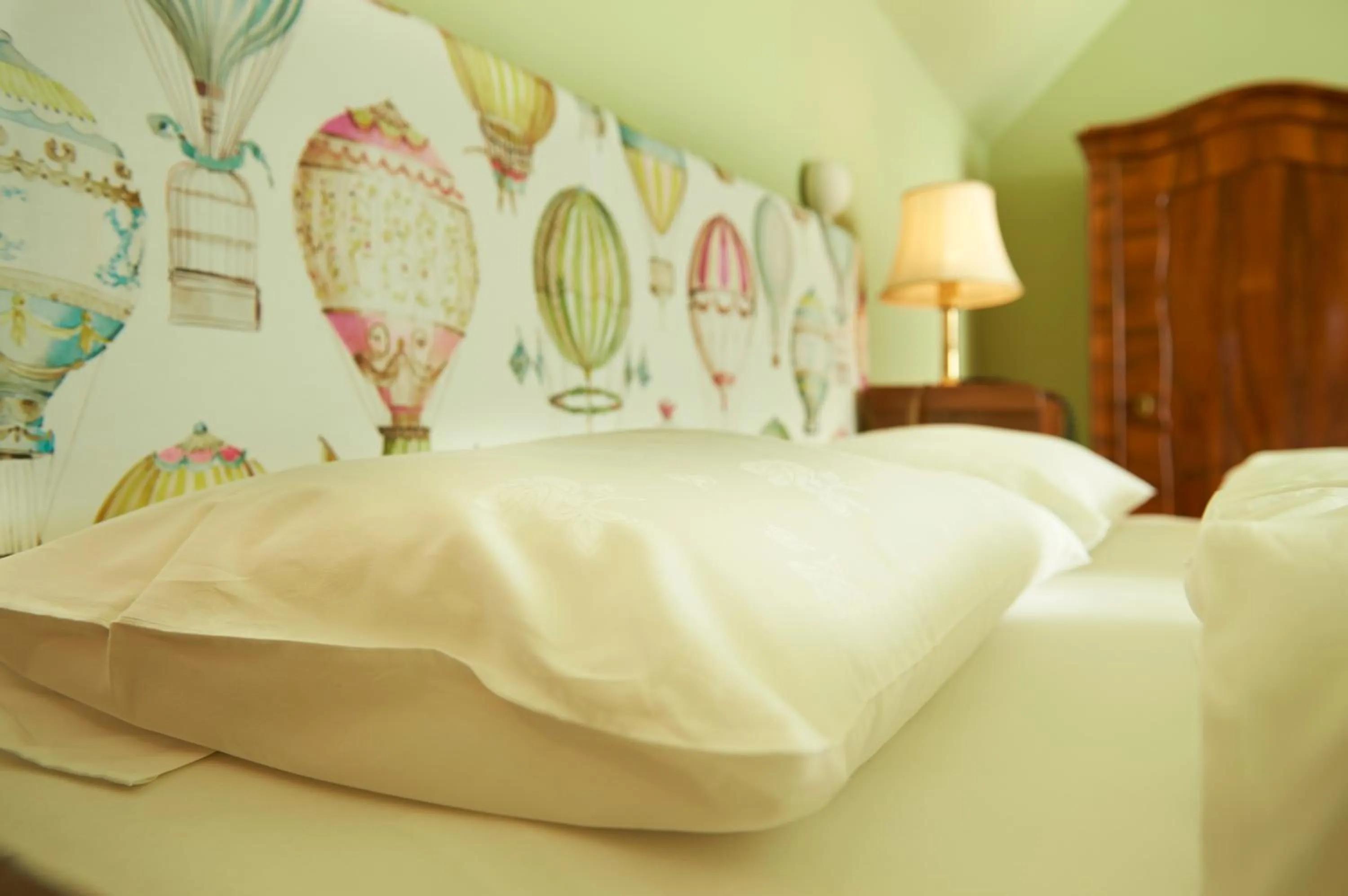 Photo of the whole room, Bed in Schloss Englar