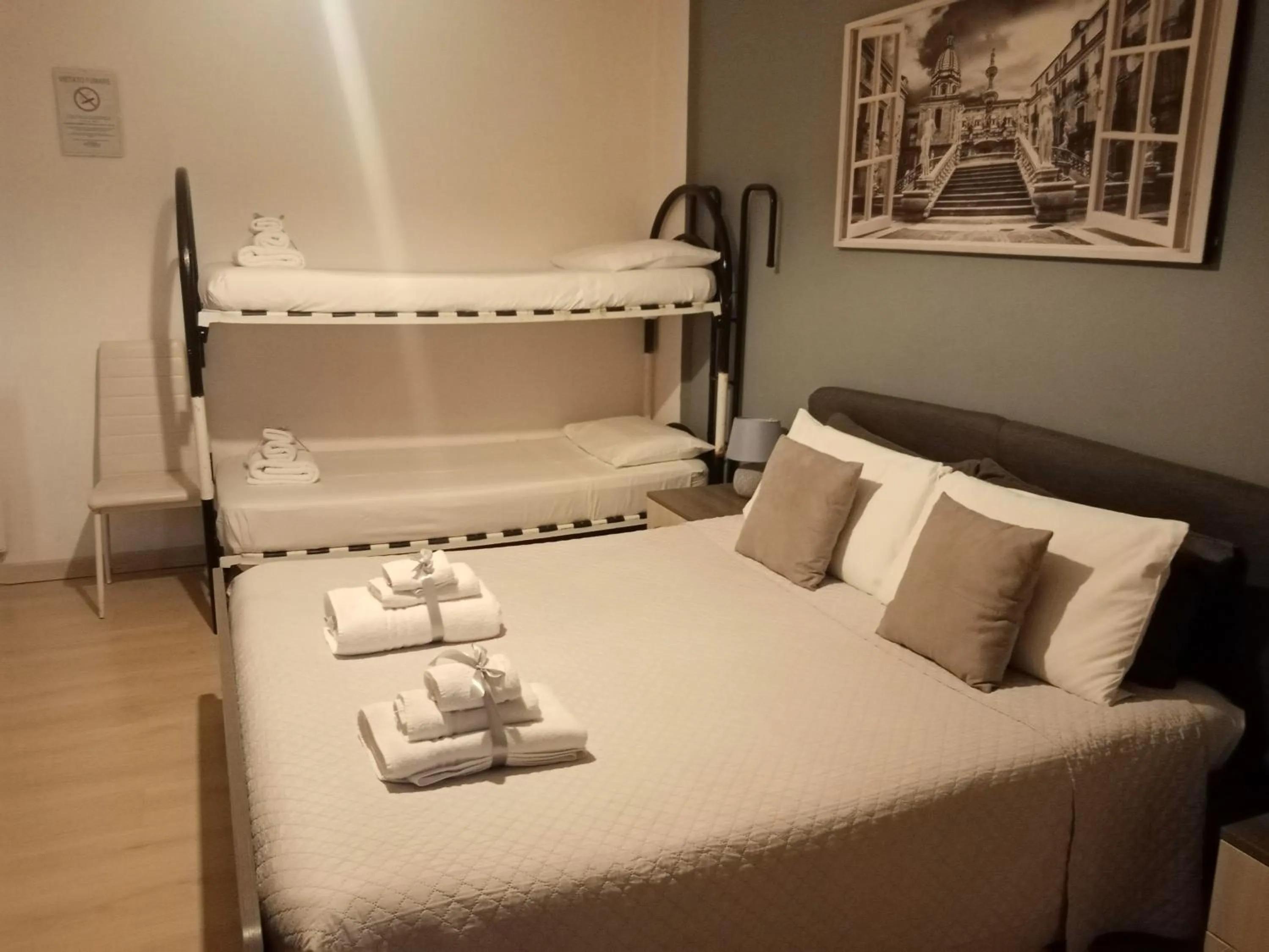 Bedroom, Bed in Dante091