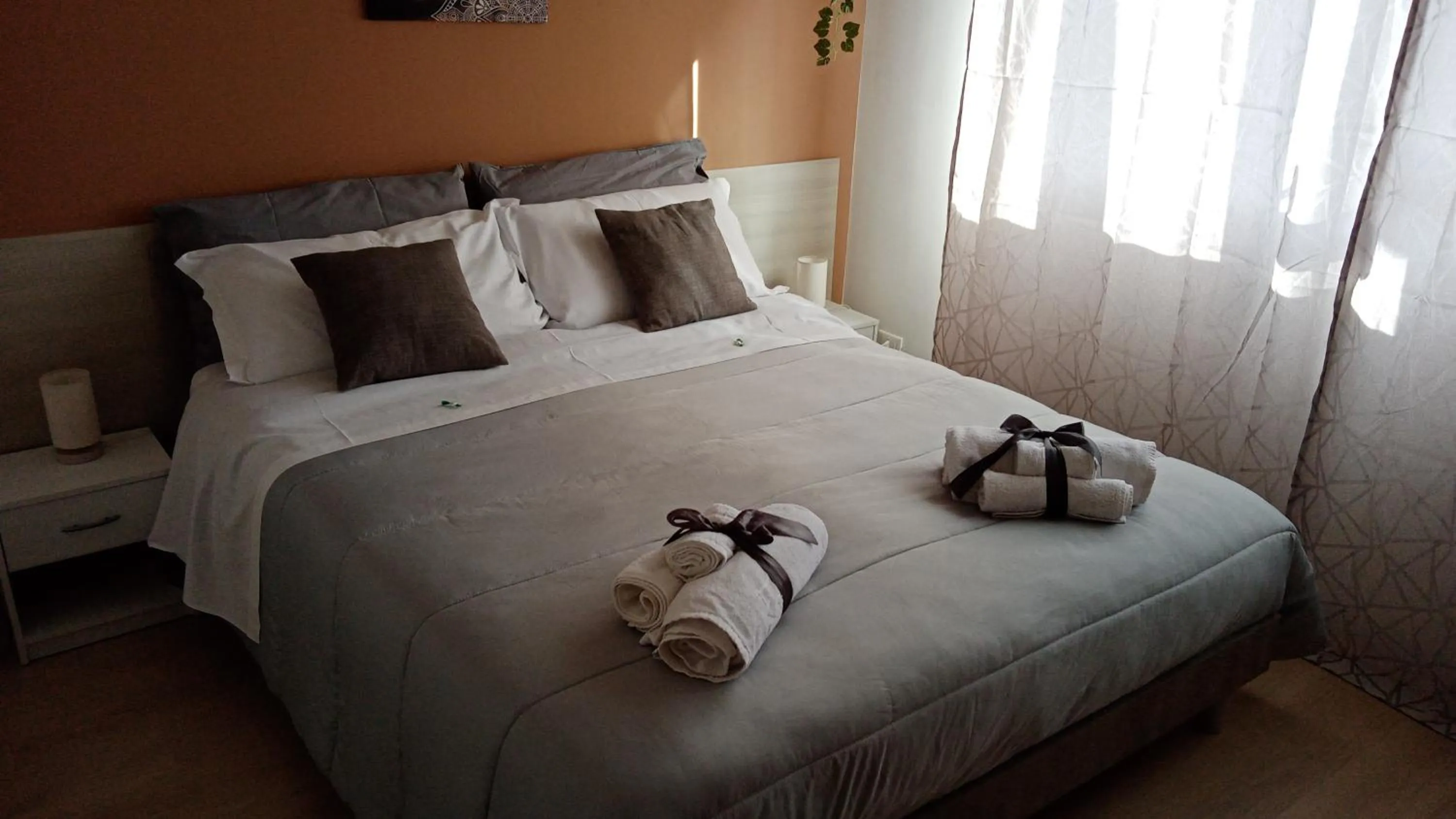 Bedroom, Bed in Dante091