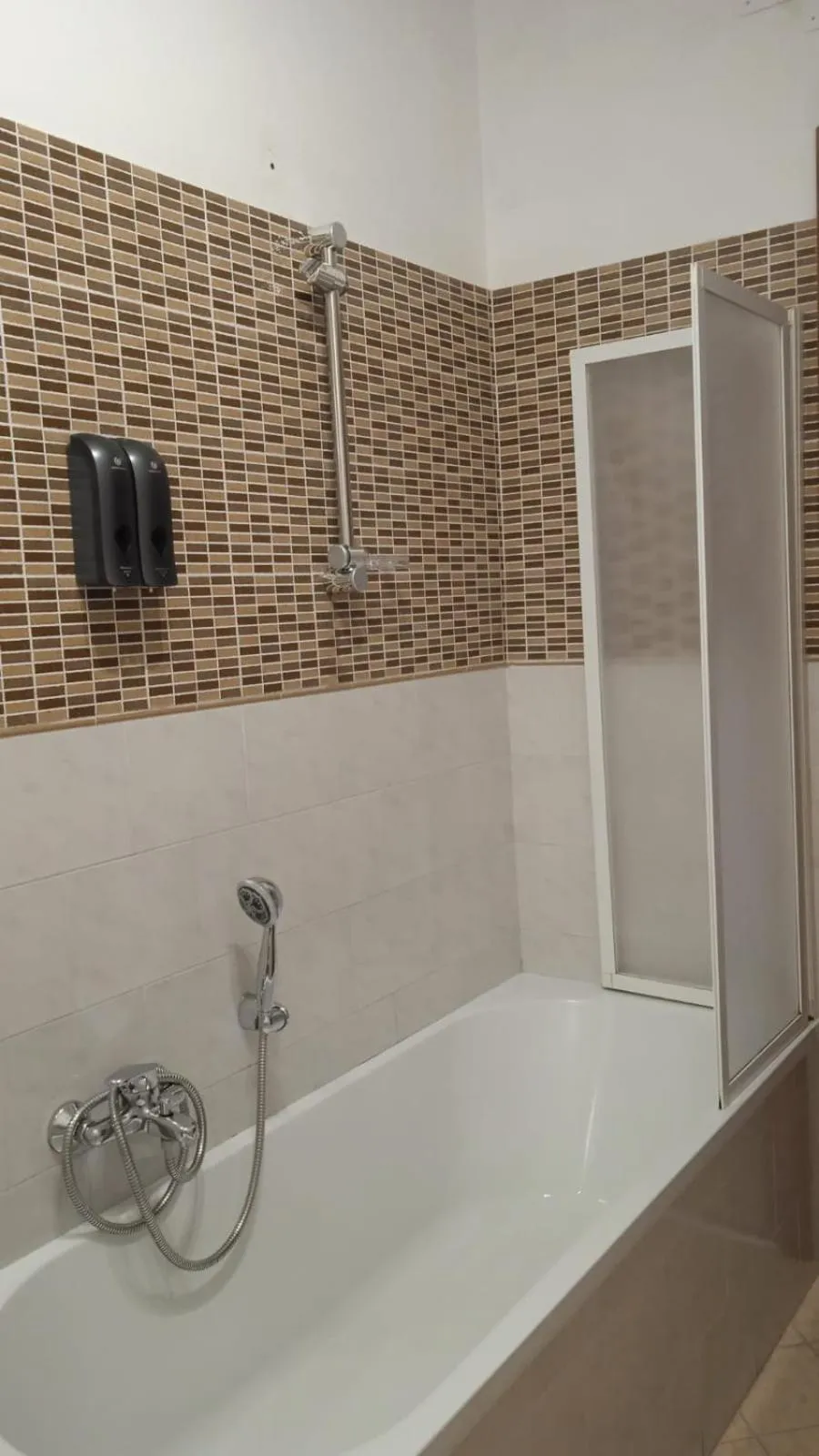 Bathroom in Dante091