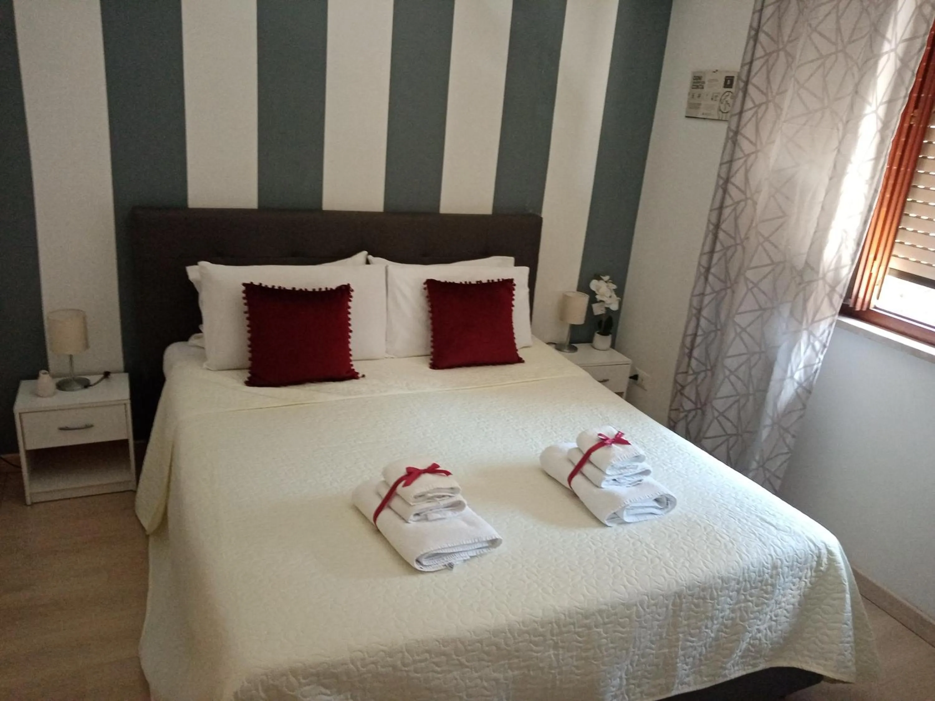 Bedroom, Bed in Dante091