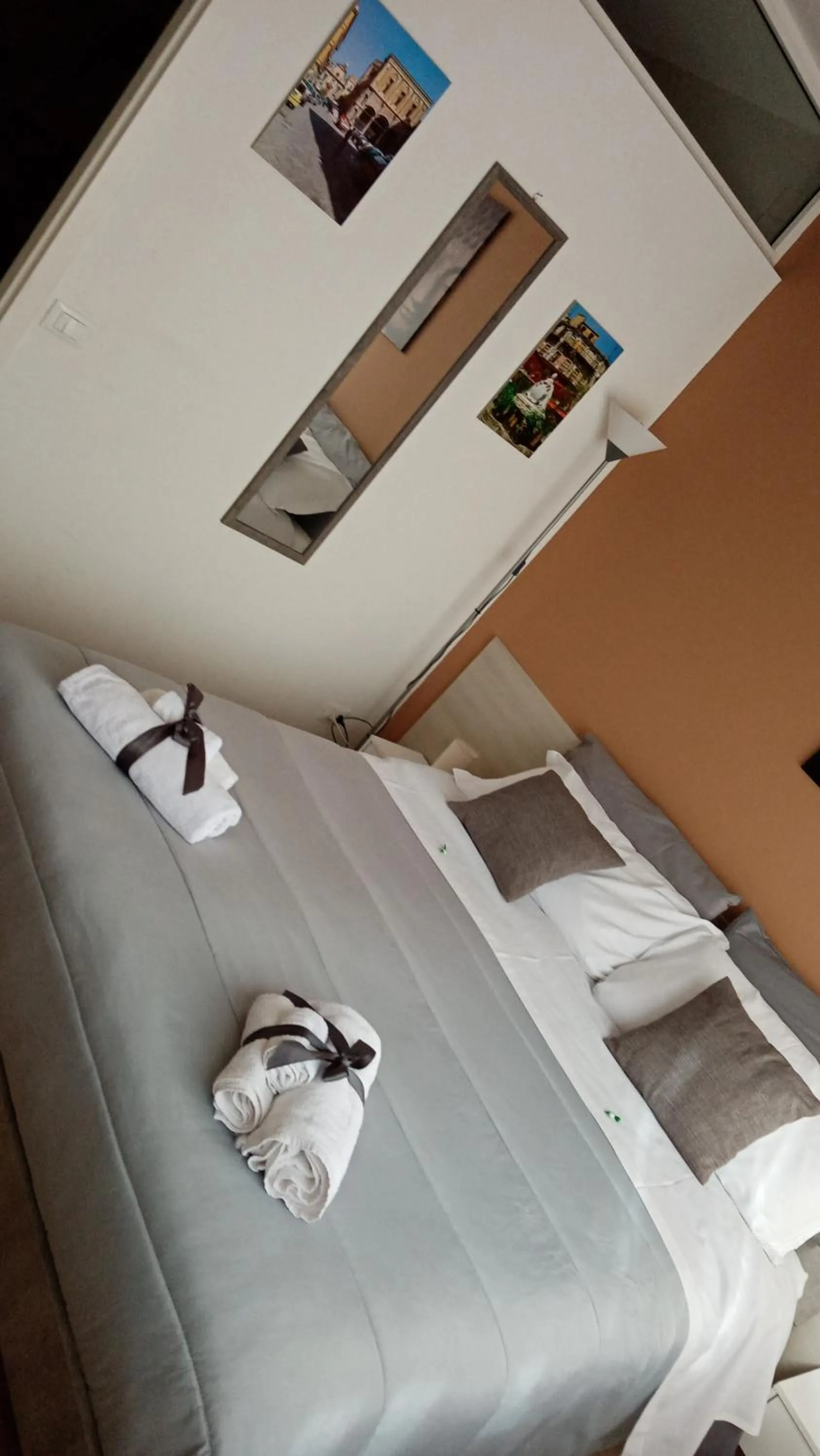 Bedroom, Bed in Dante091