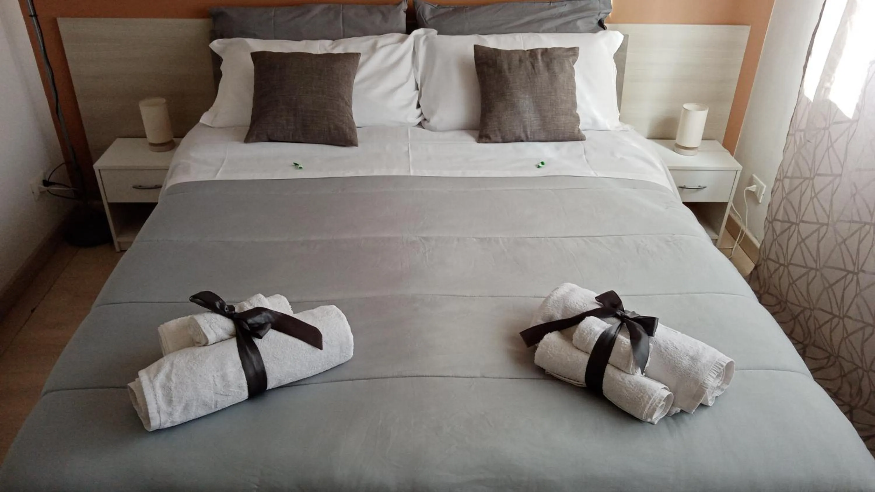 Bedroom, Bed in Dante091