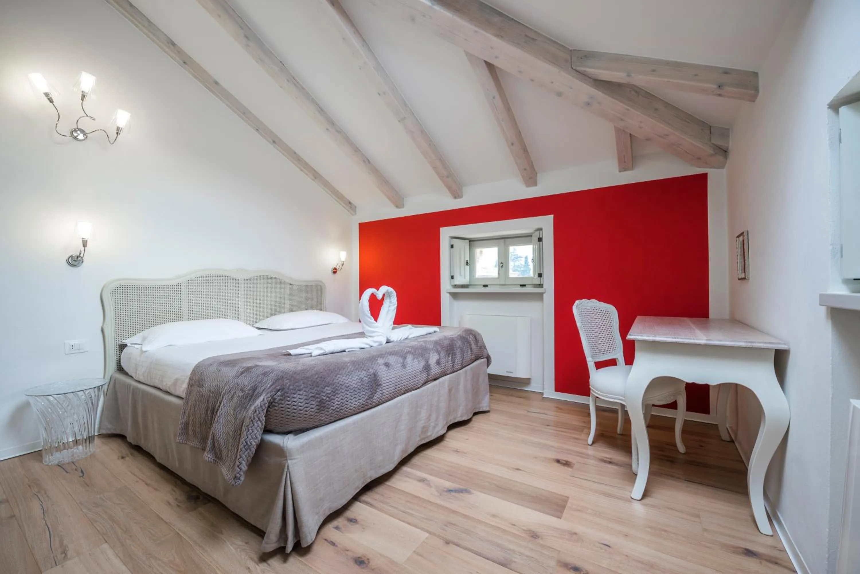 Bed in Villa Italia Luxury Suites and Apartments