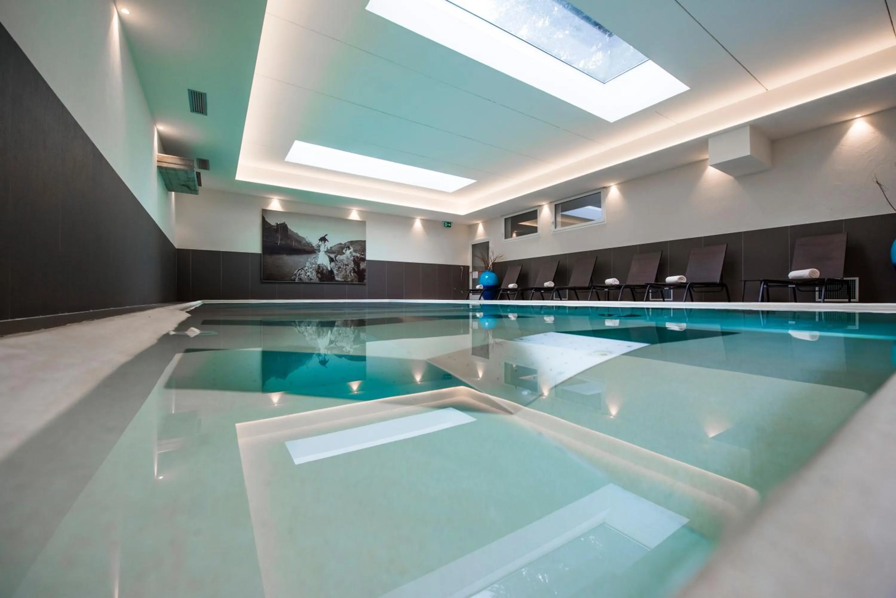 Swimming pool in Villa Italia Luxury Suites and Apartments