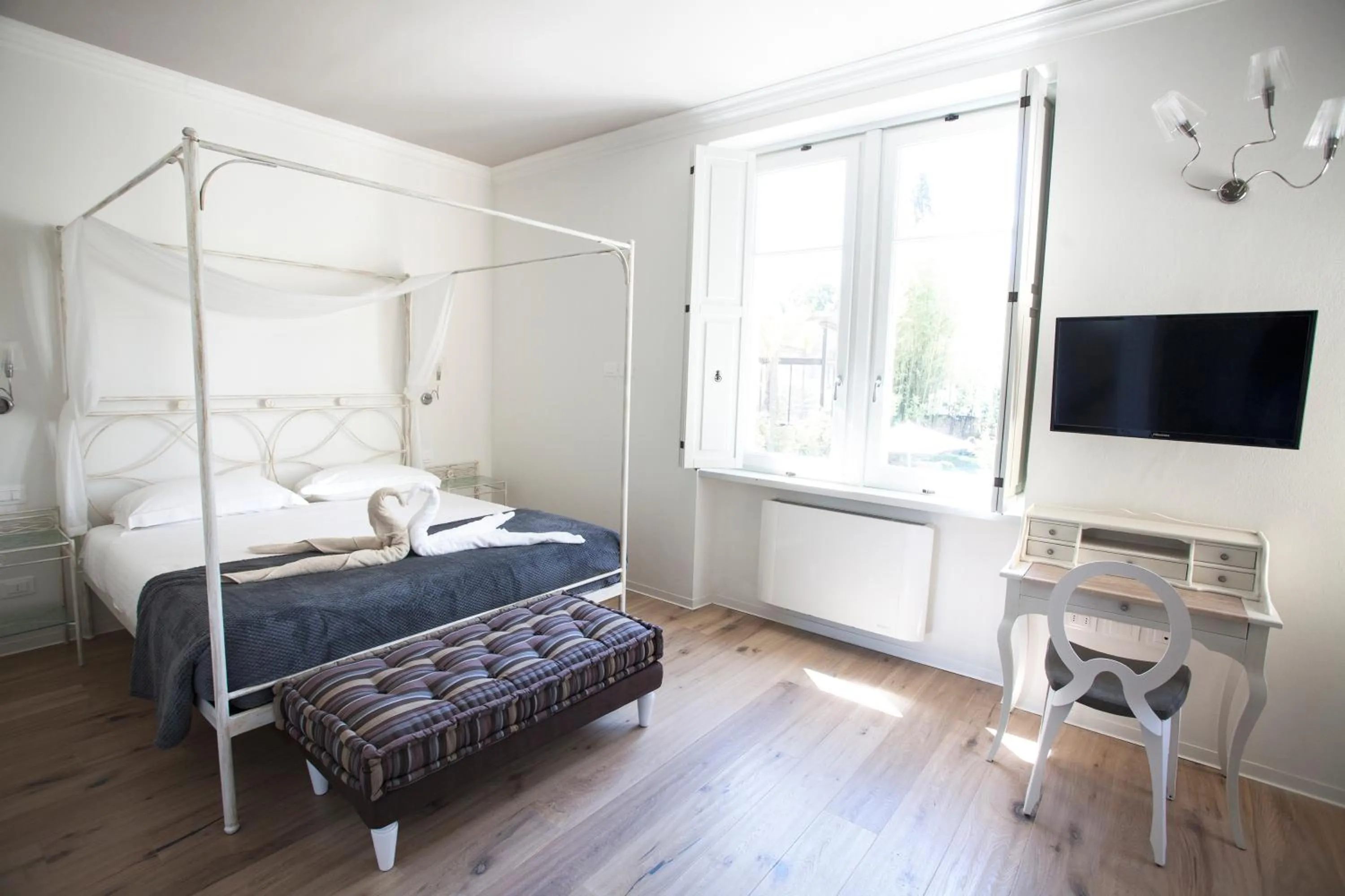 Bedroom, Bed in Villa Italia Luxury Suites and Apartments