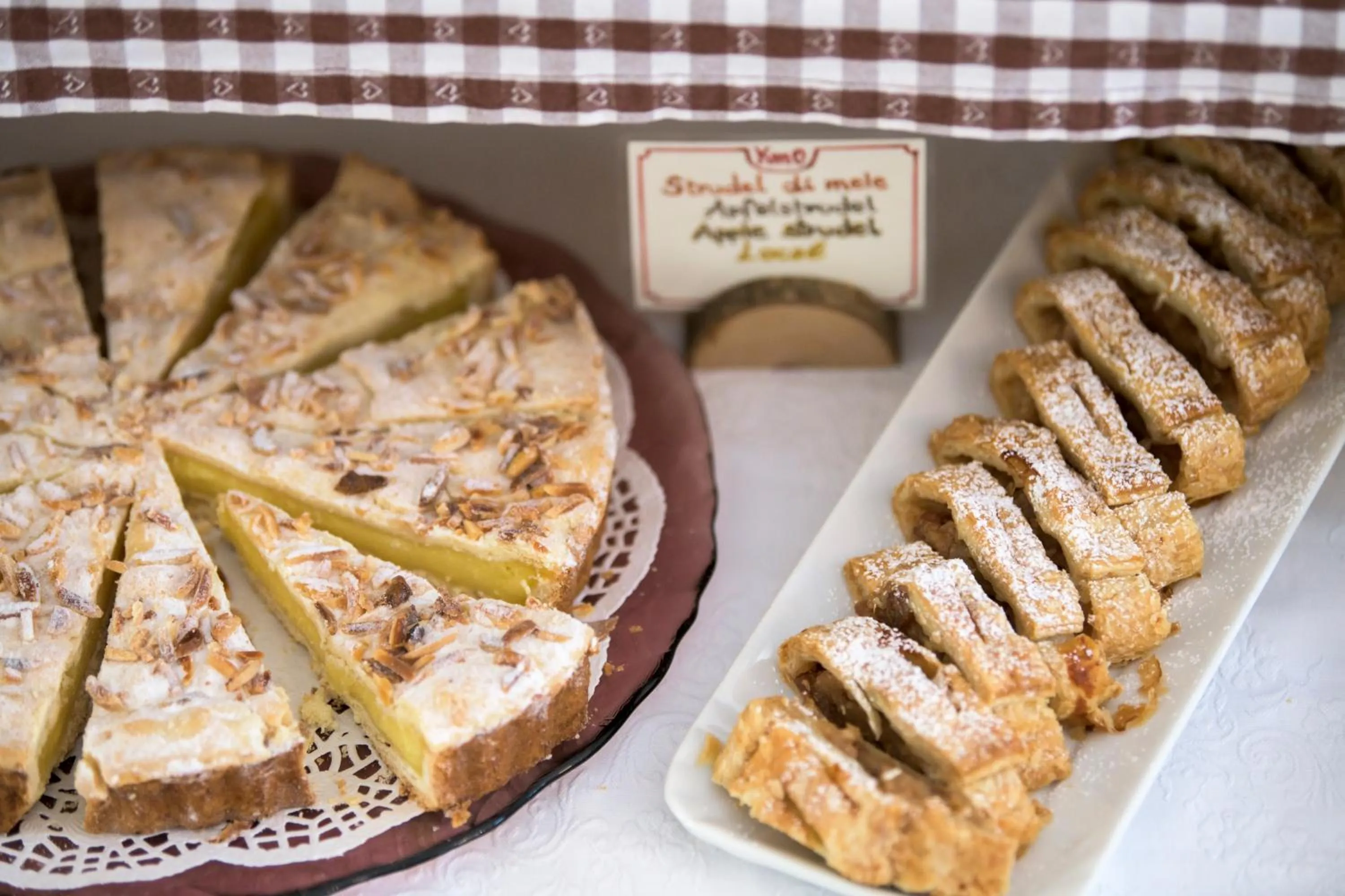 Restaurant/places to eat in Villa Italia Luxury Suites and Apartments