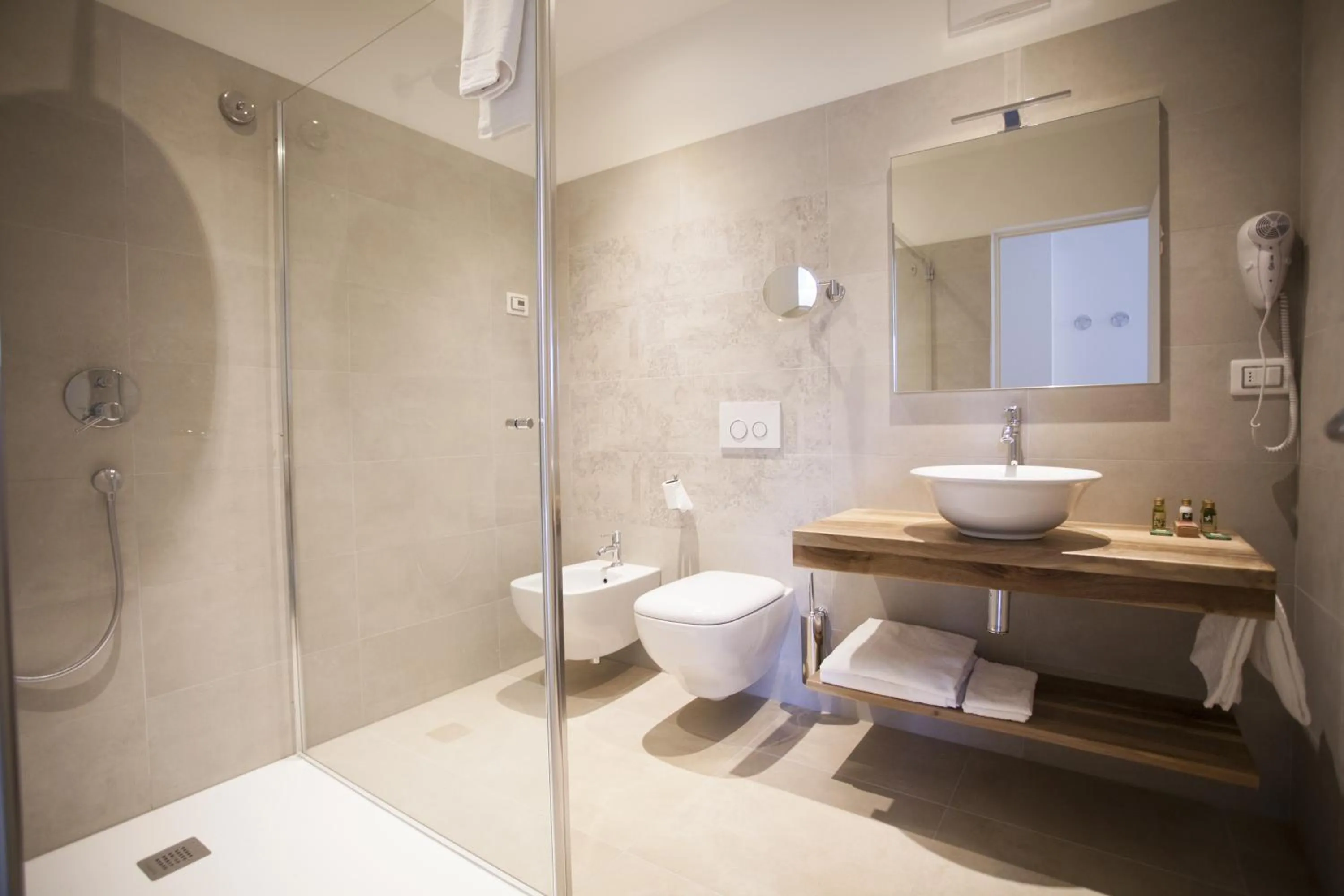 Bathroom in Villa Italia Luxury Suites and Apartments