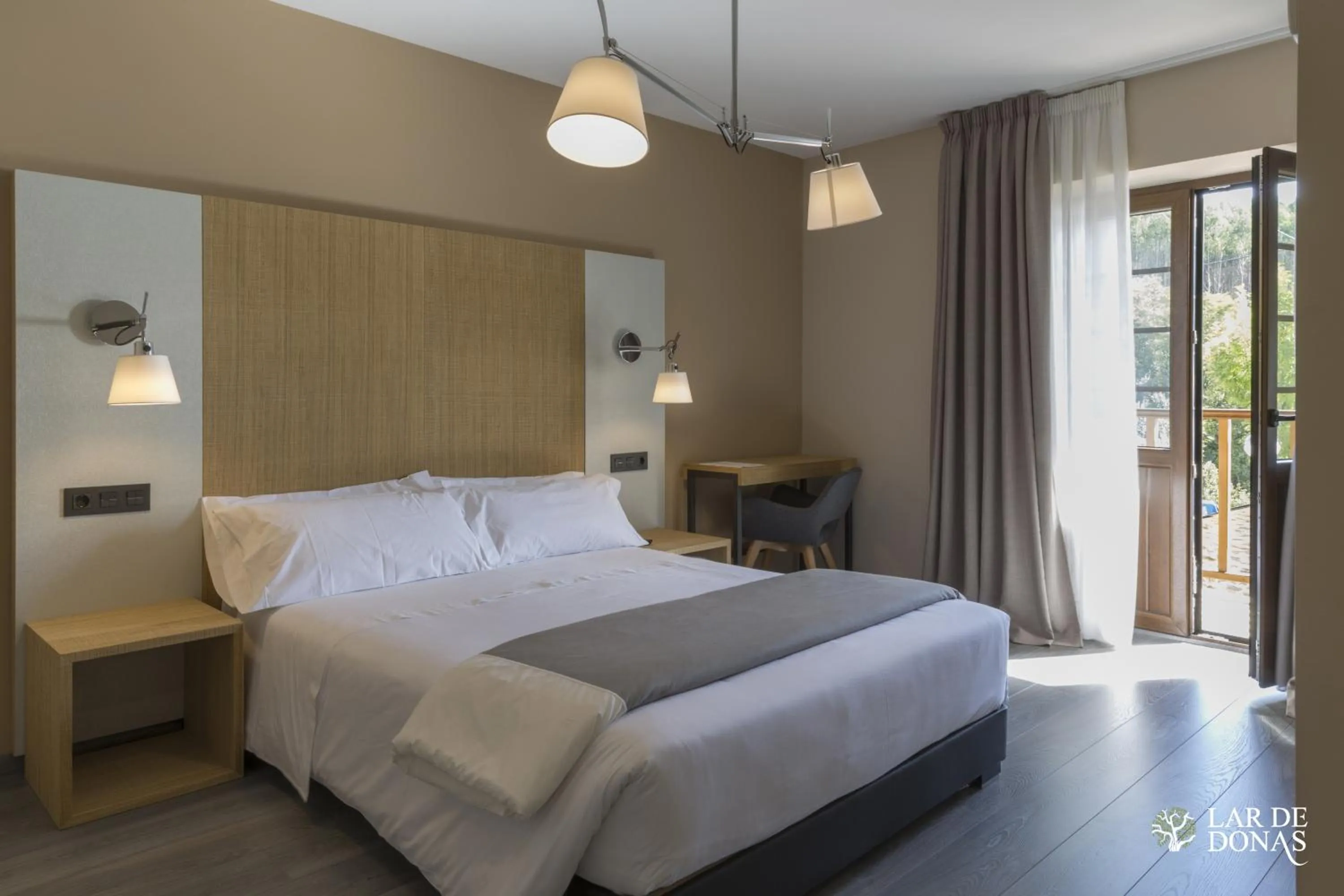 Day, Bed in Lar de Donas