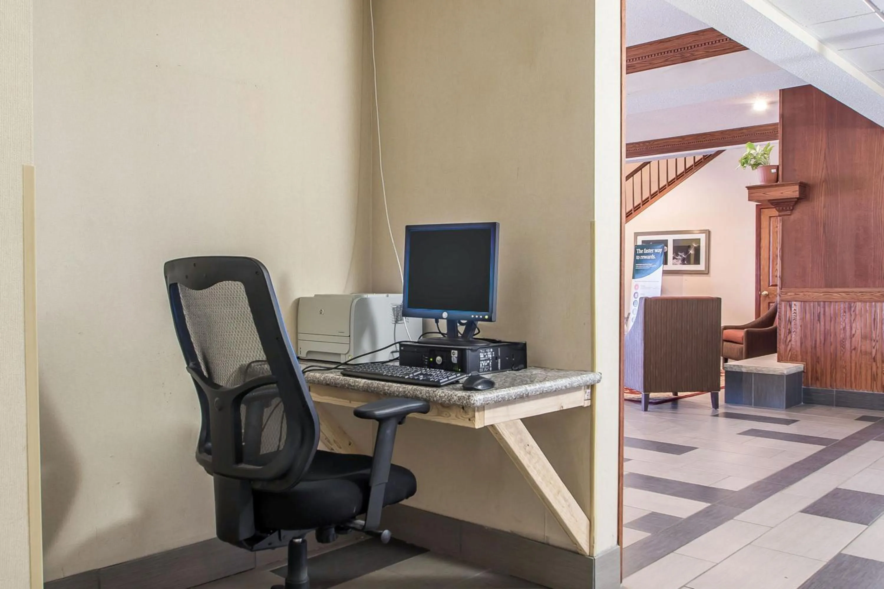 Business facilities in Quality Inn & Suites East Troy I-43