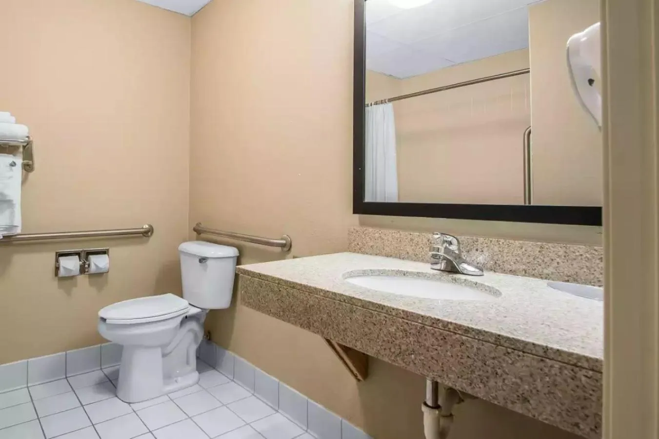 Bathroom in Quality Inn & Suites East Troy I-43