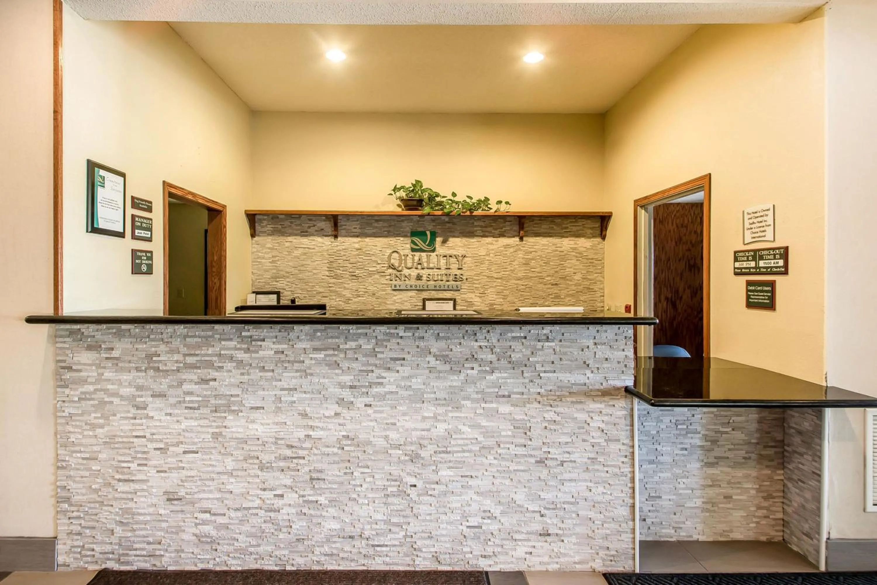 Lobby or reception in Quality Inn & Suites East Troy I-43