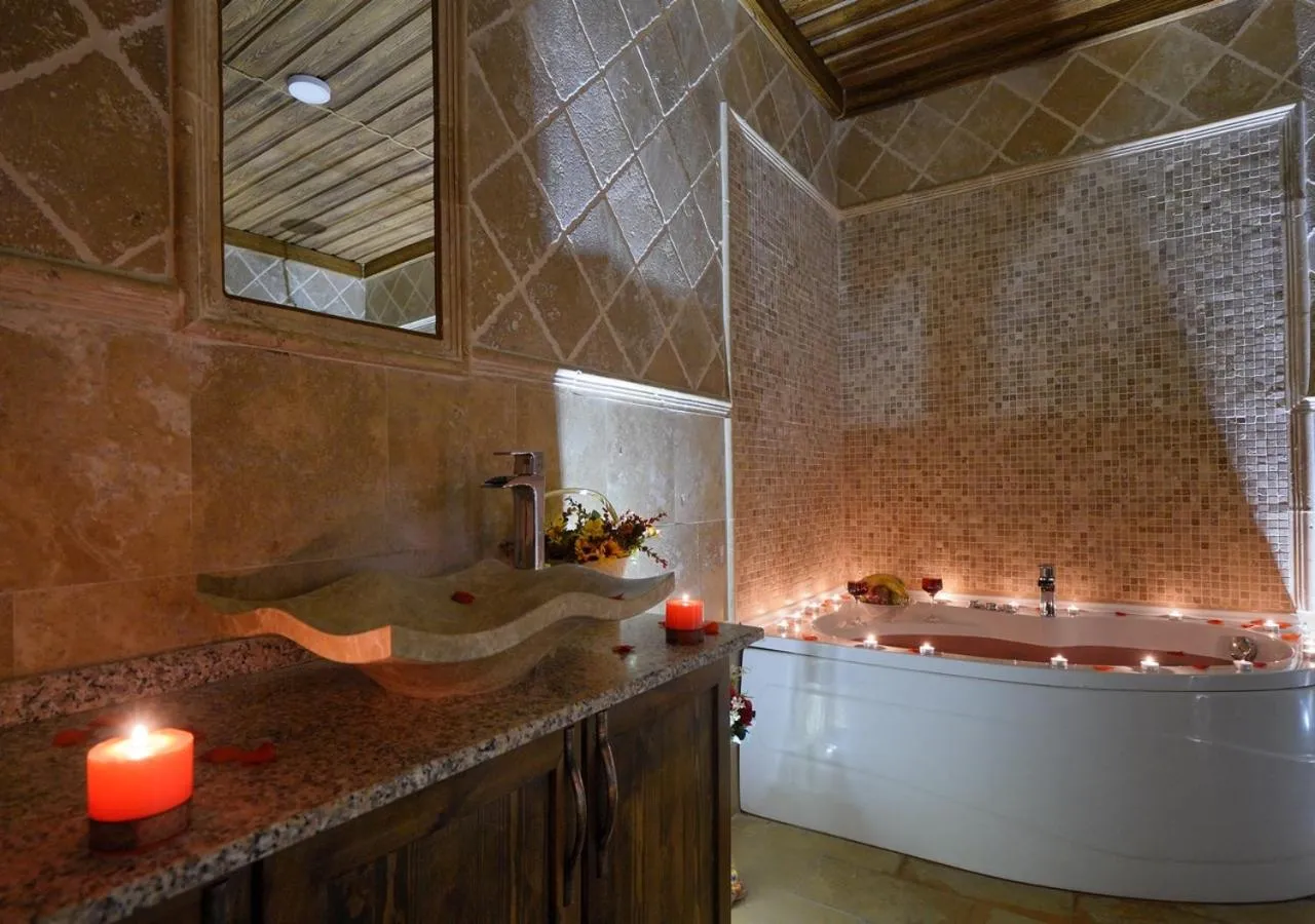 Hot Tub in ShoeString Stone House