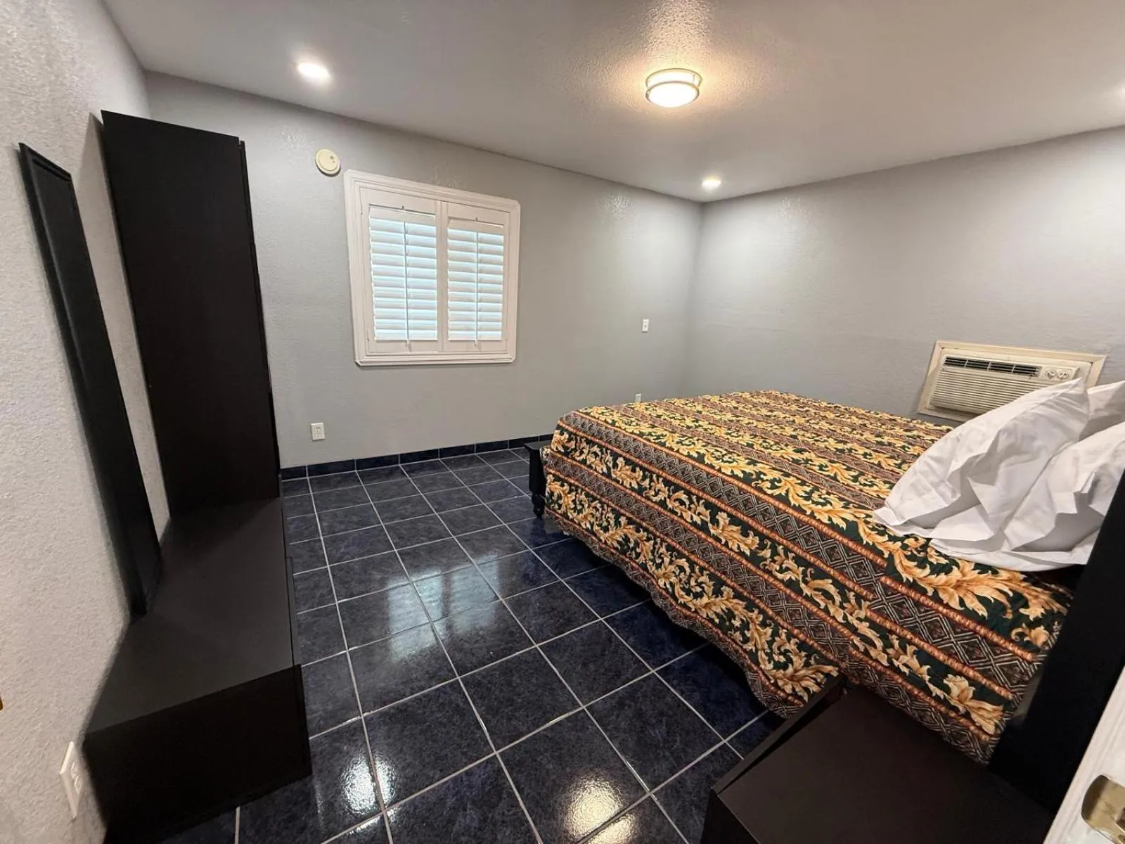 King Room in Great Value Inn & Suites