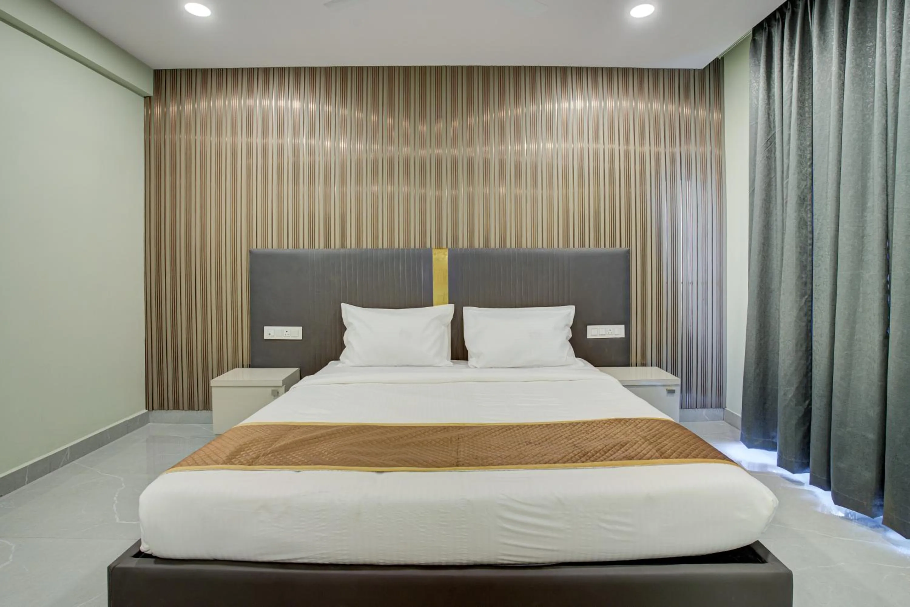 Bed in Hotel Well Suites Near Electronic City 400 Mtr