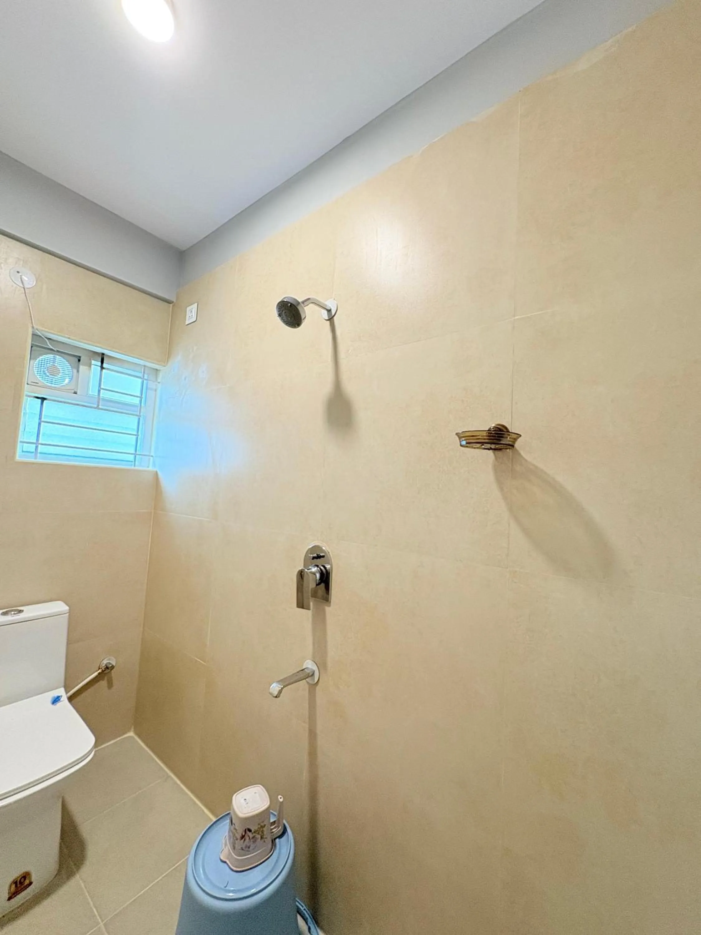 Toilet in Hotel Well Suites Near Electronic City 400 Mtr