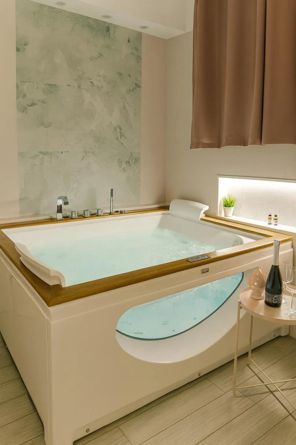 Hot Tub in Signorino Eco Resort & Spa