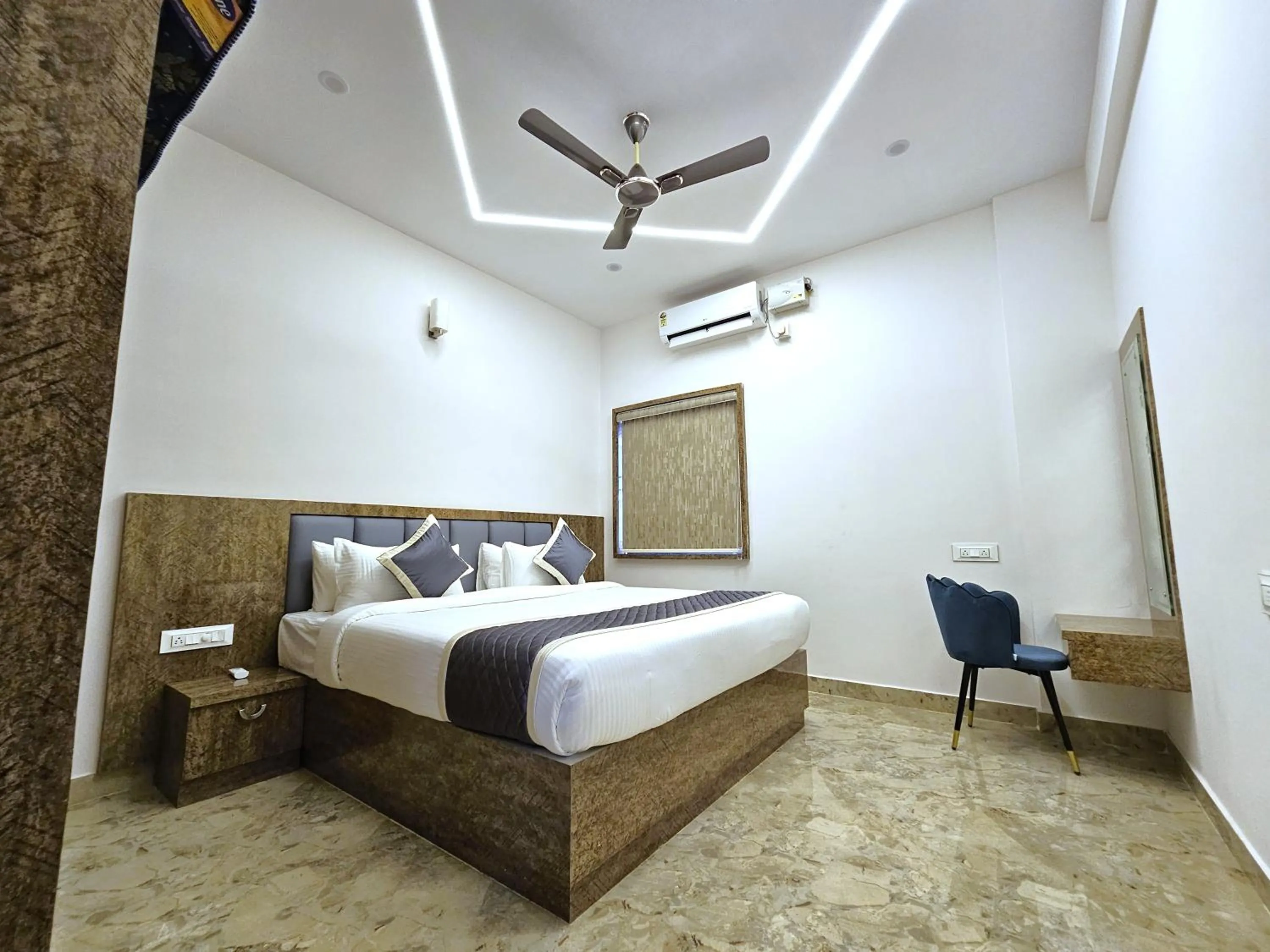 Two-Bedroom Apartment in City Service Apartment