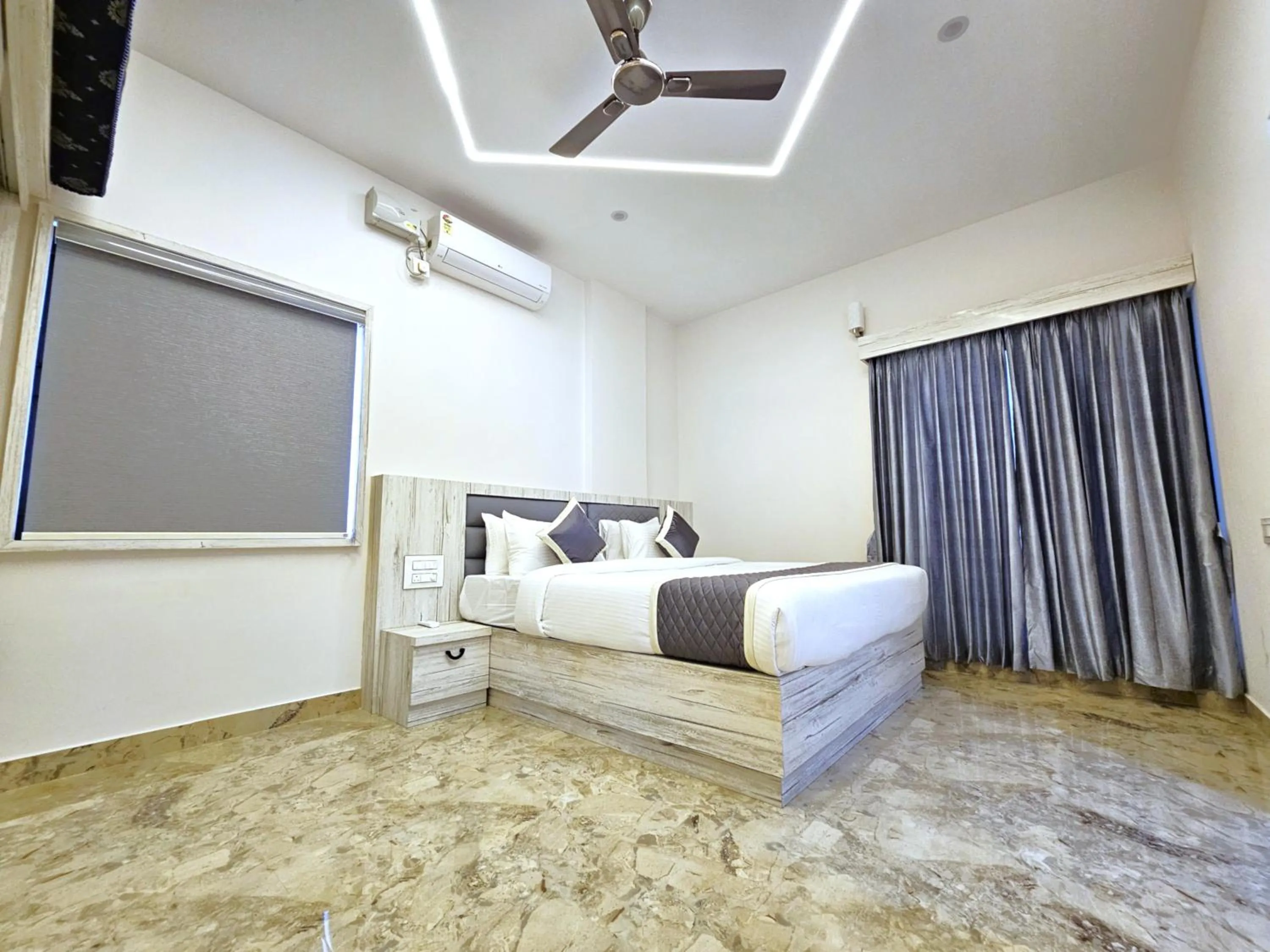 Two-Bedroom Apartment in City Service Apartment