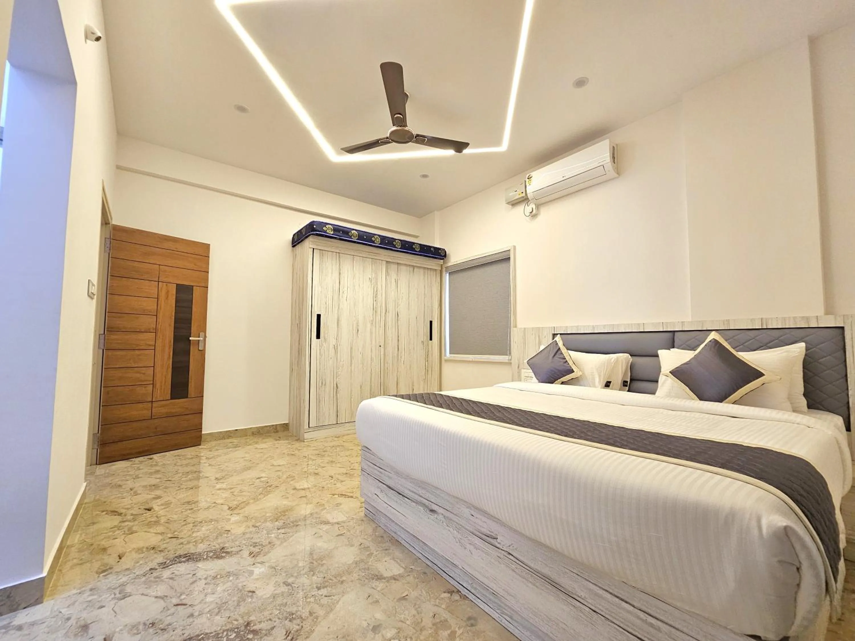 Bedroom, Bed in City Service Apartment