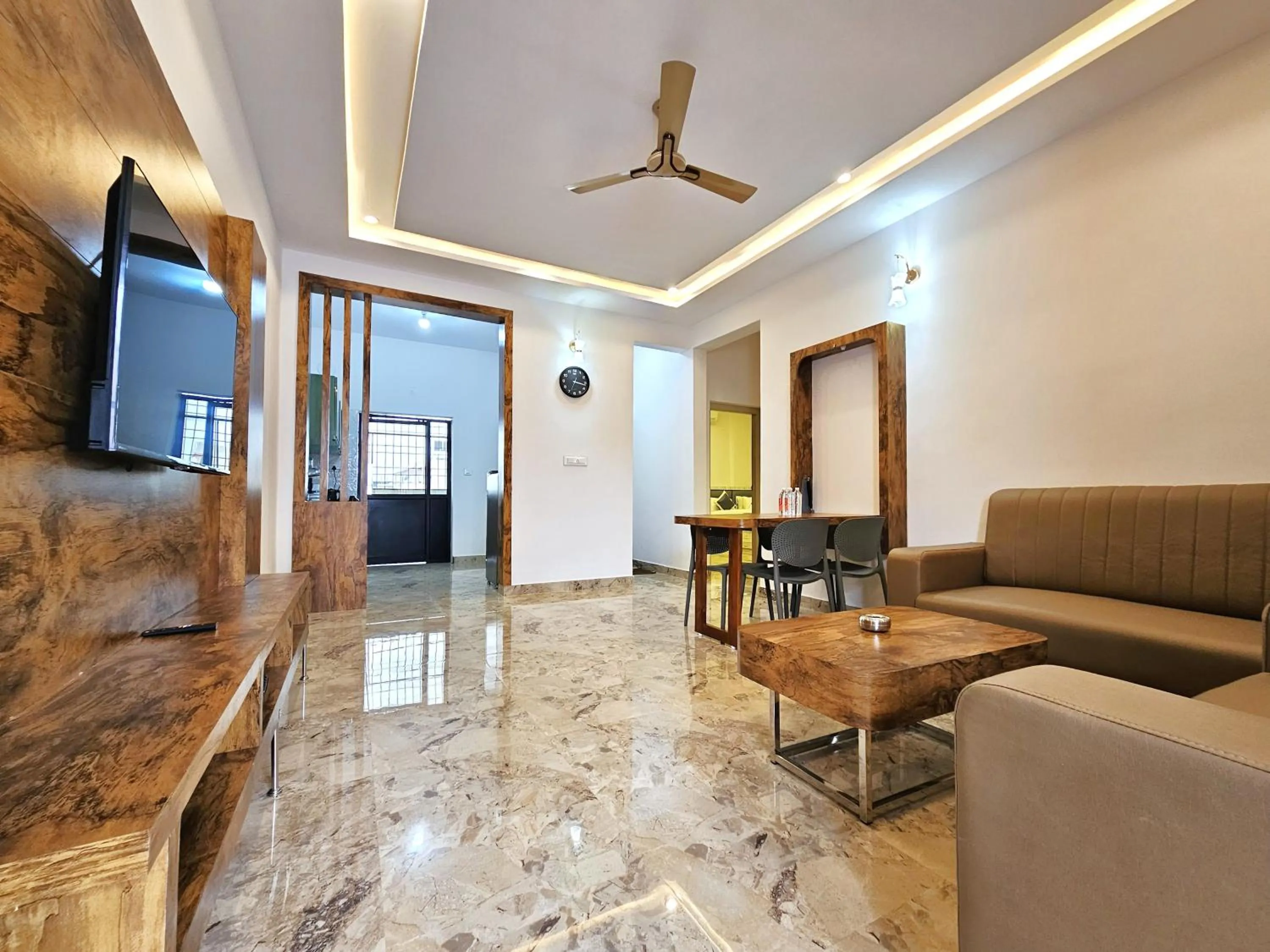 Two-Bedroom Apartment in City Service Apartment