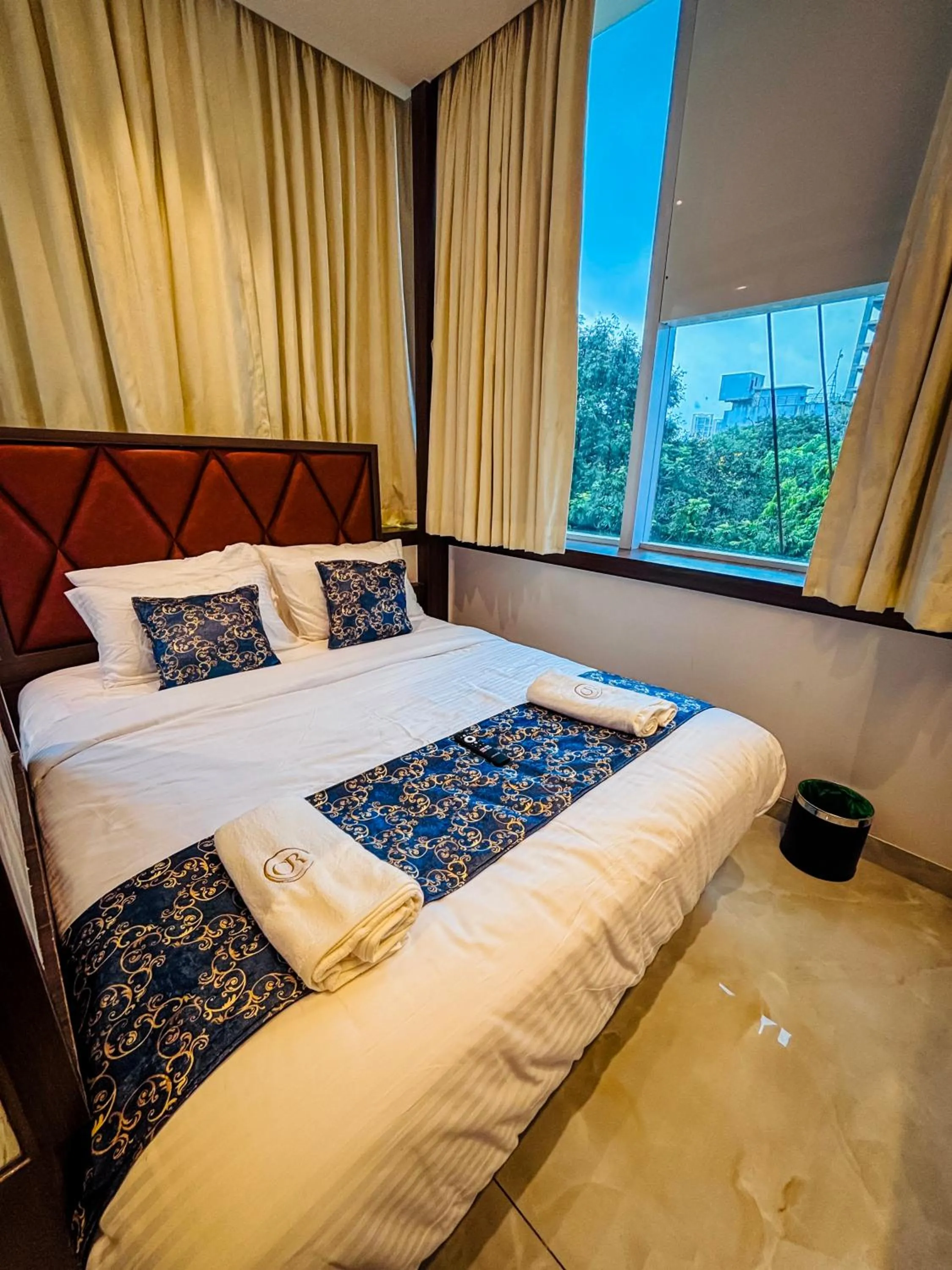 Bed in Hotel Ocean Residency Thane West